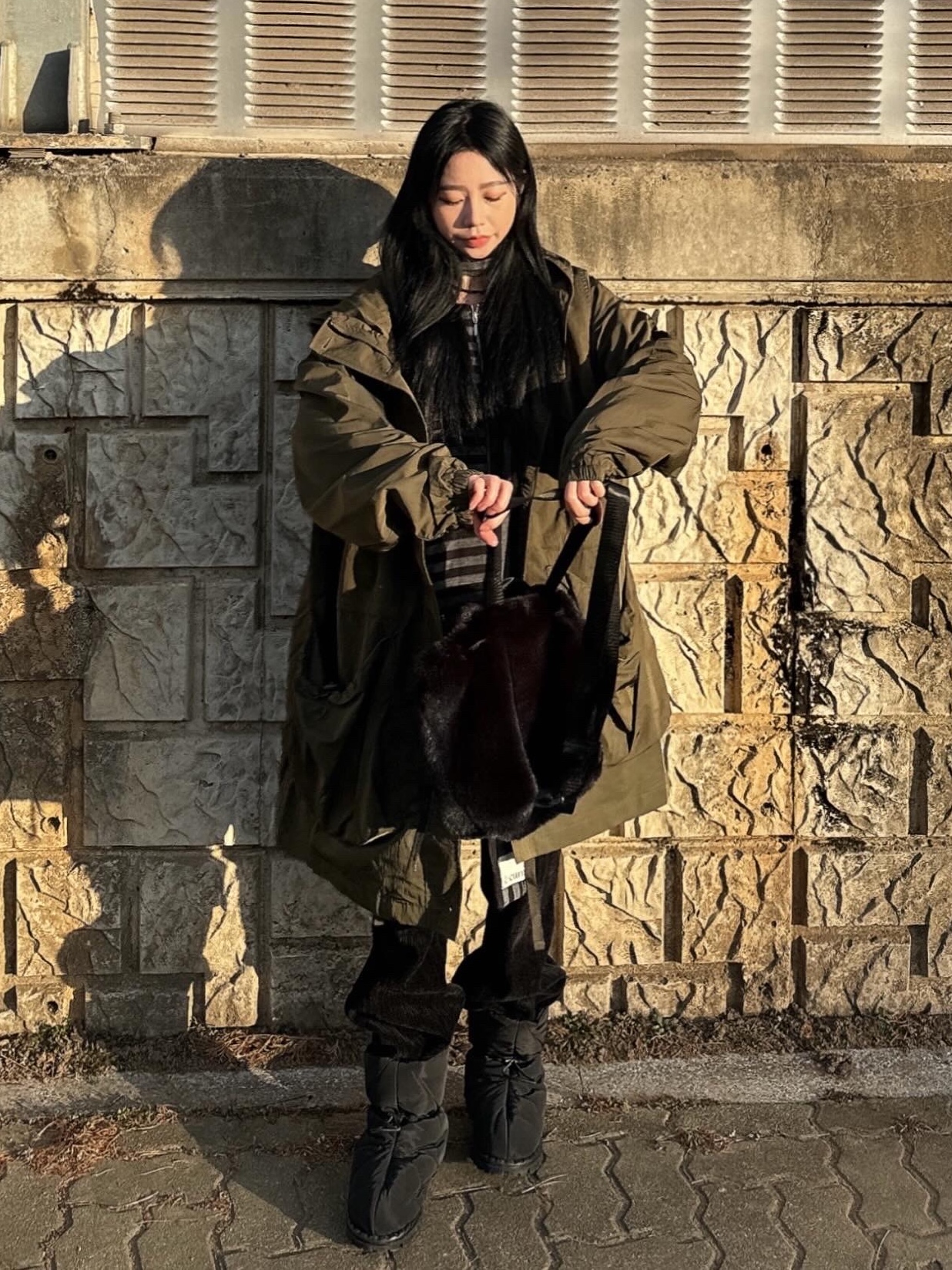 Millo Women Stirng Pocket Hoodie Jacket Deep Khaki 착용 스타일 - 1