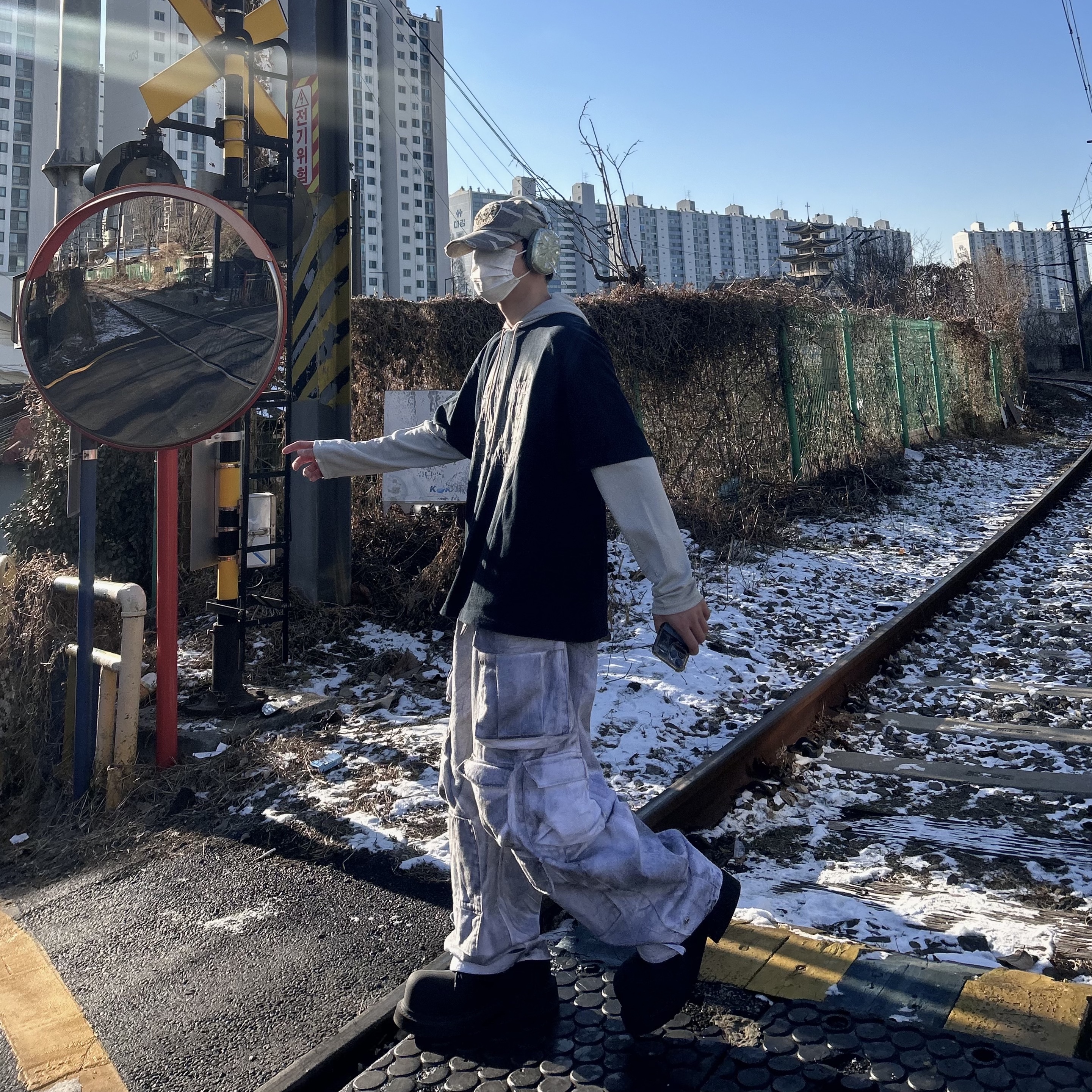 Test Artifact Era Max Winter 23 Clear, Apple AirPods Max Lightning Green (Korean Ver.) 착용 스타일 - 5