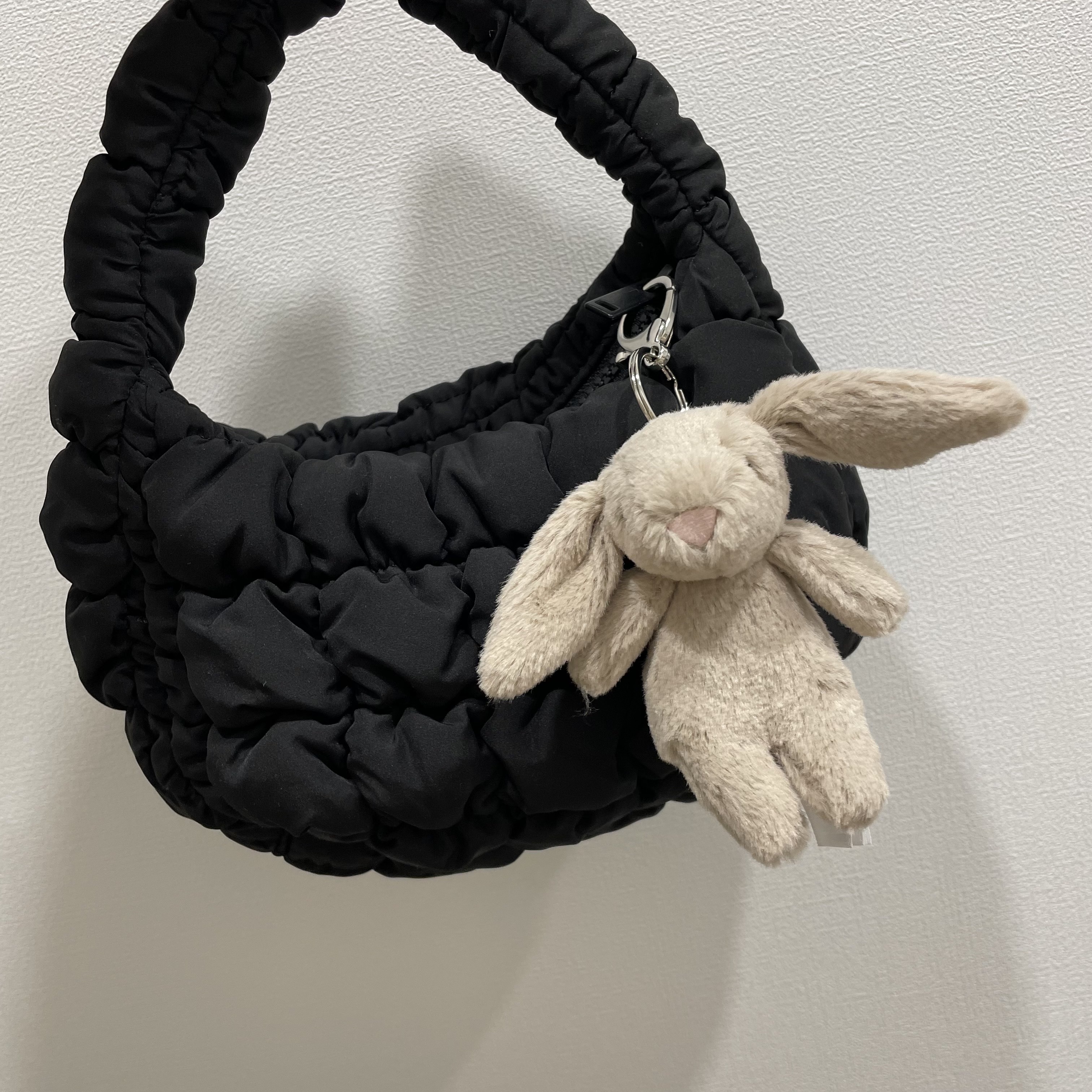 Jellycat Bashful Bunny Bag Charm Beige 착용 스타일
