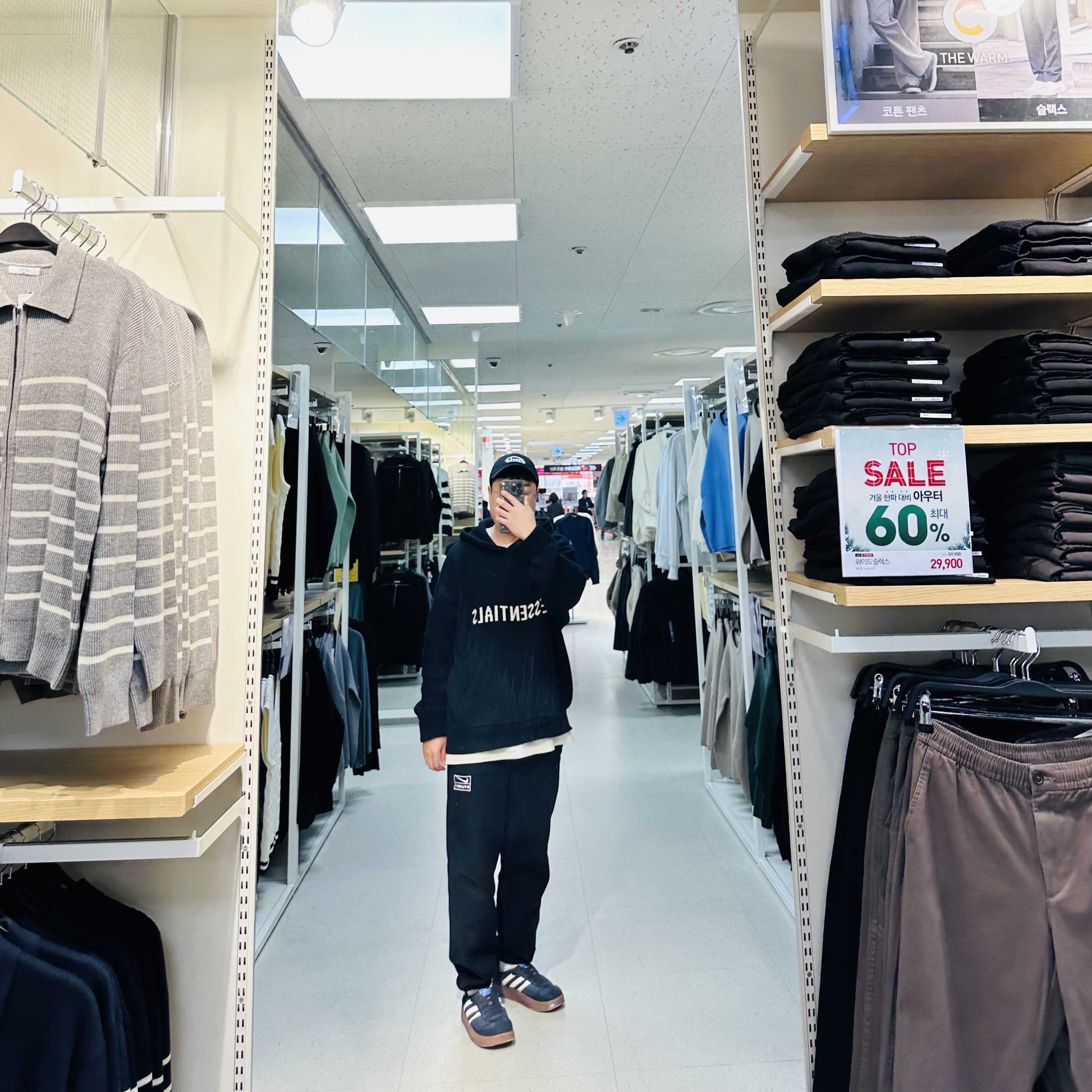 Emis New Logo Emis Cap Black, Essentials Knit Hoodie Black - 20FW 착용 스타일