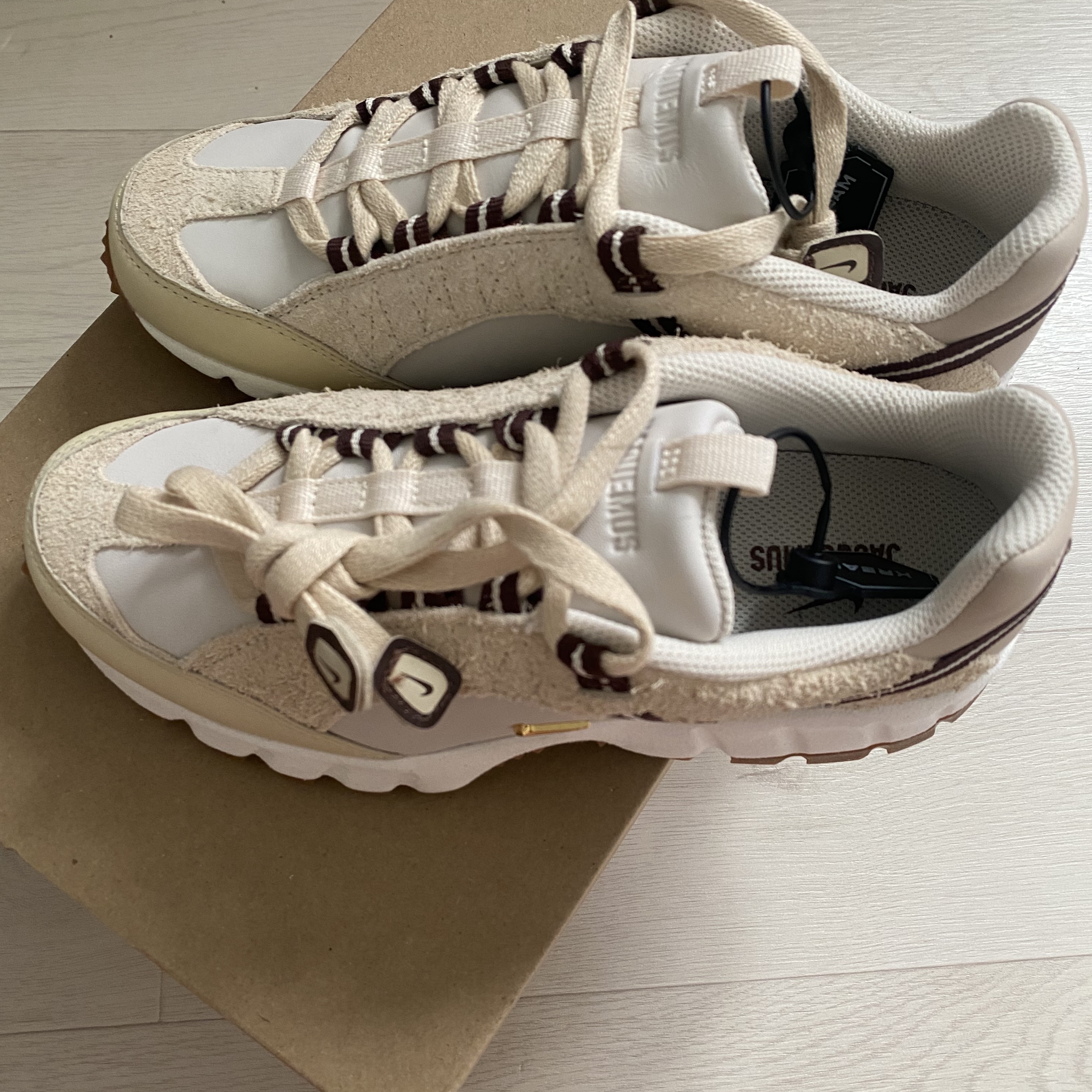 Nike x Jacquemus Air Humara LX Light Bone and Gold 착용 스타일