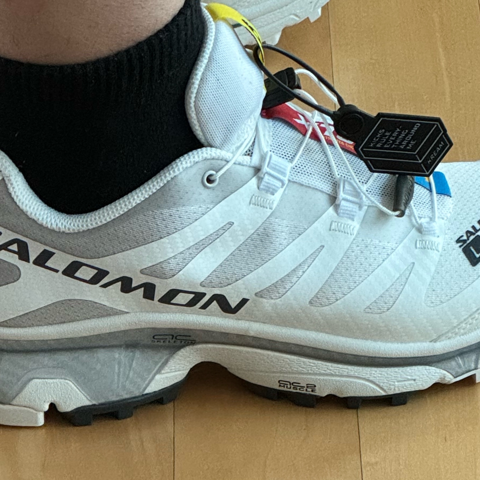 Salomon XT-4 White Lunar Rock 착용 스타일