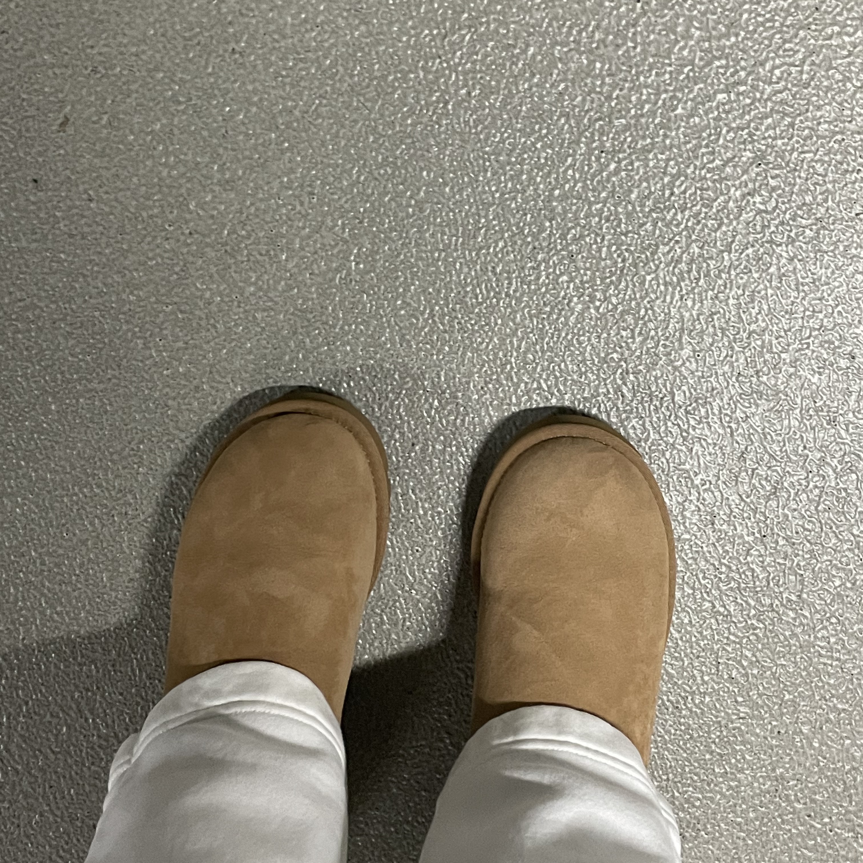 (W) UGG Classic Short II Boots Chestnut 착용 스타일 - 1
