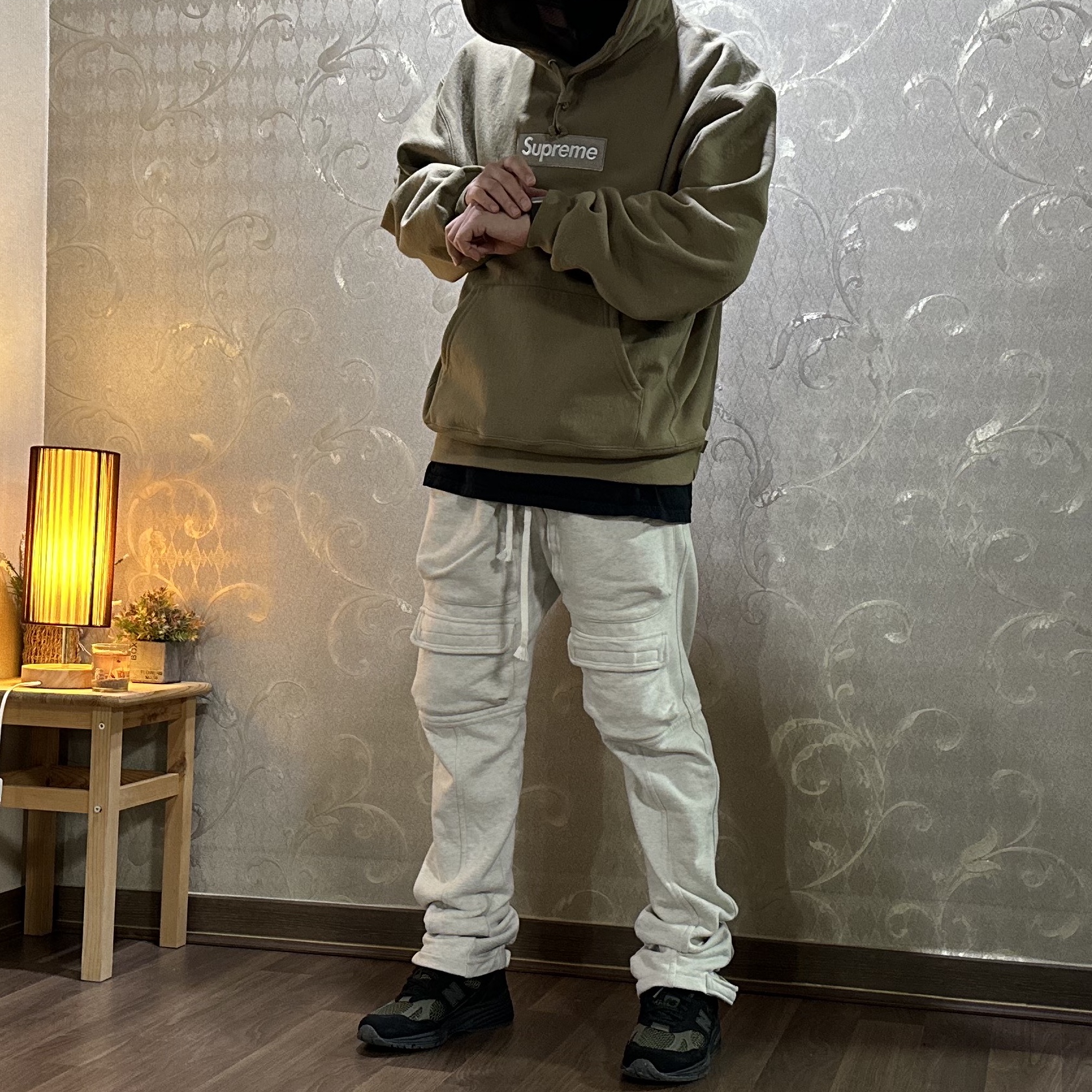 Supreme Box Logo Hooded Sweatshirt Dark Sand - 23FW 착용 스타일 - 2