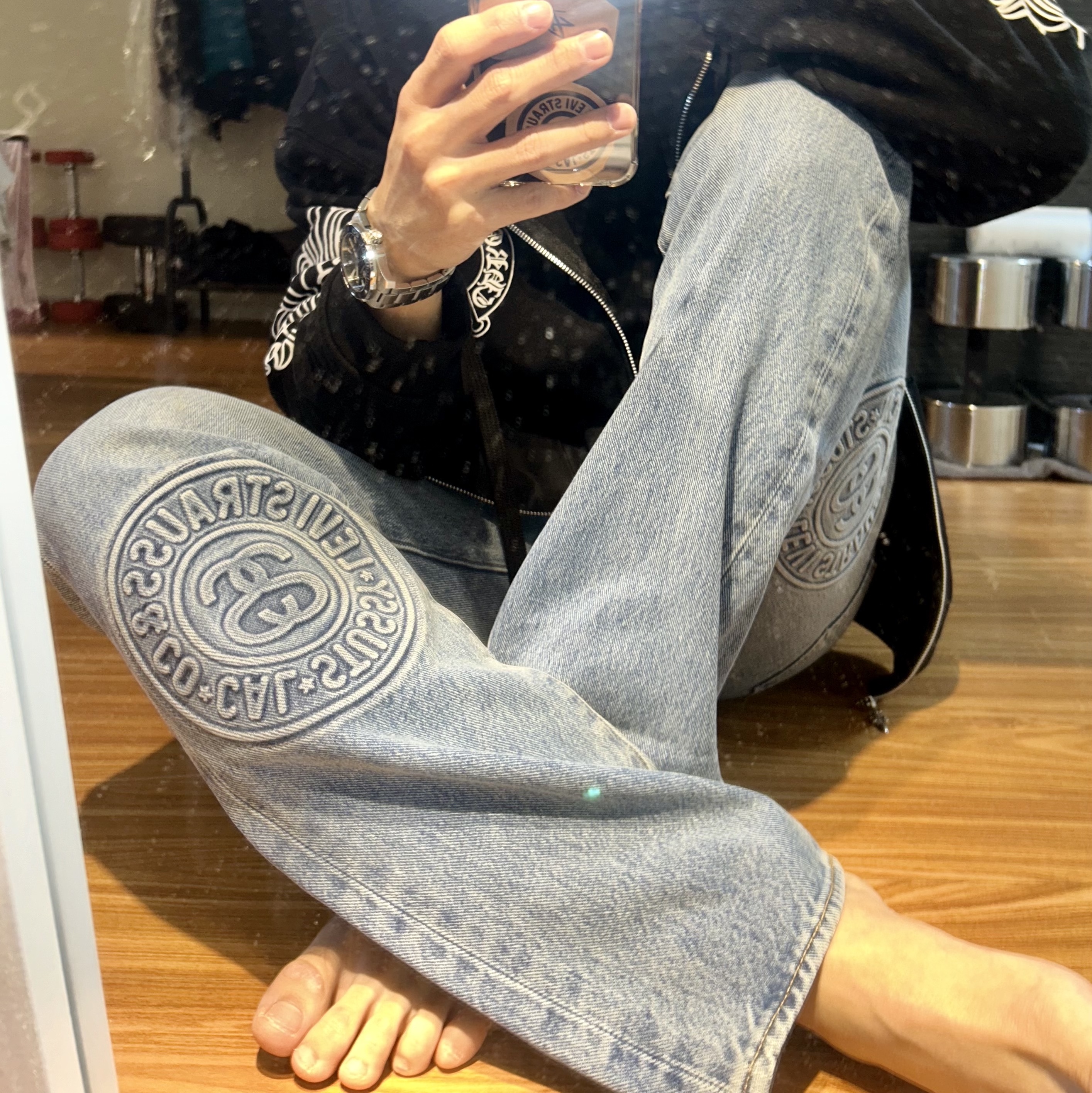 Stussy x Levi's Embossed 501 Jean Indigo, Chrome Hearts Horseshoe Floral Heavyweight Zip-Up Hoodie Black 착용 스타일