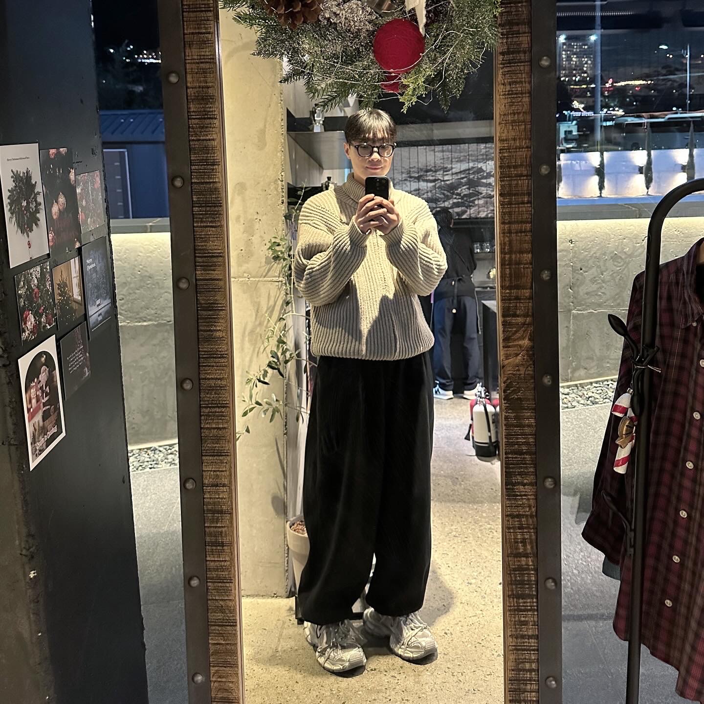 Balenciaga 3XL Sneakers Light Beige 착용 스타일 - 1