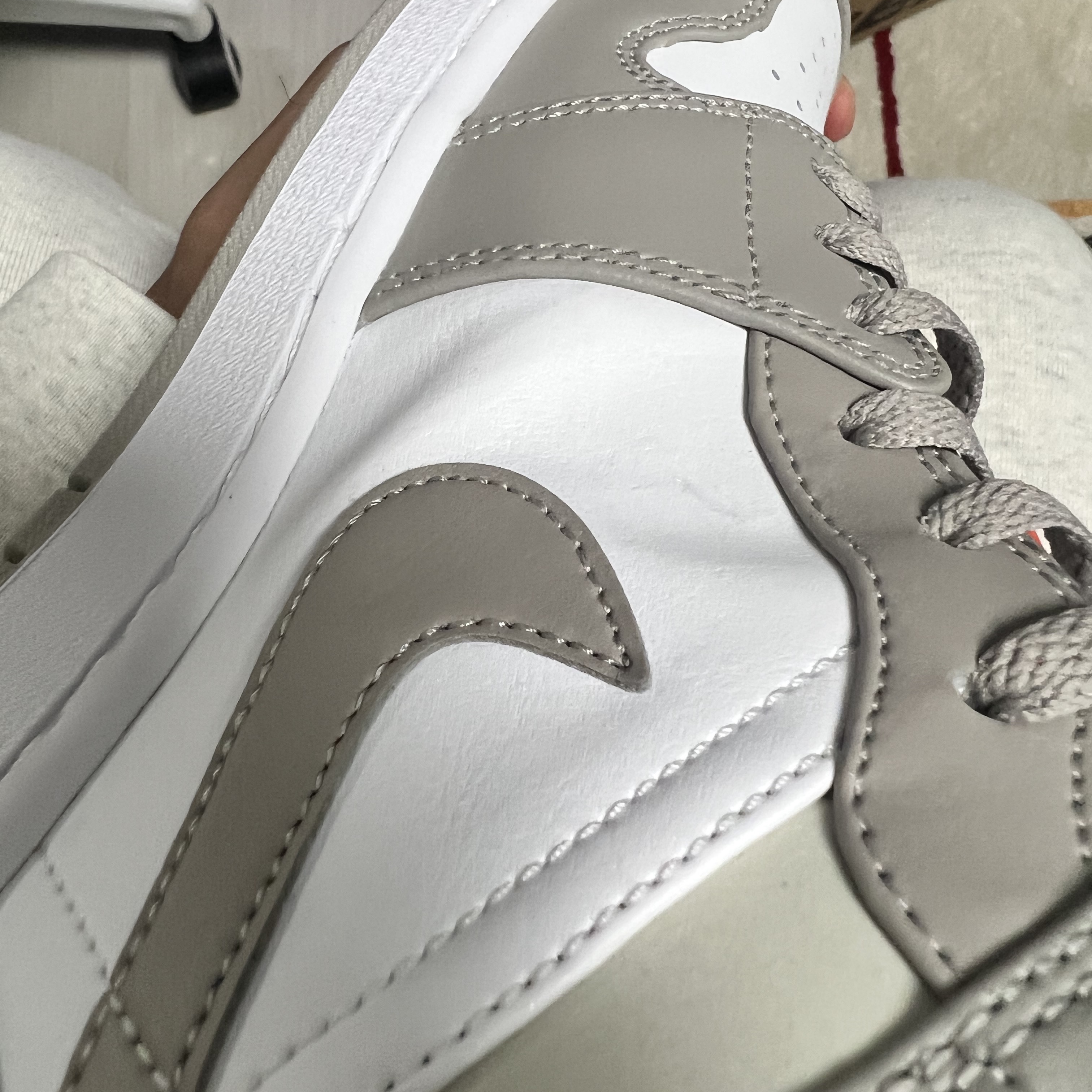 Jordan 1 Mid College Grey 착용 스타일
