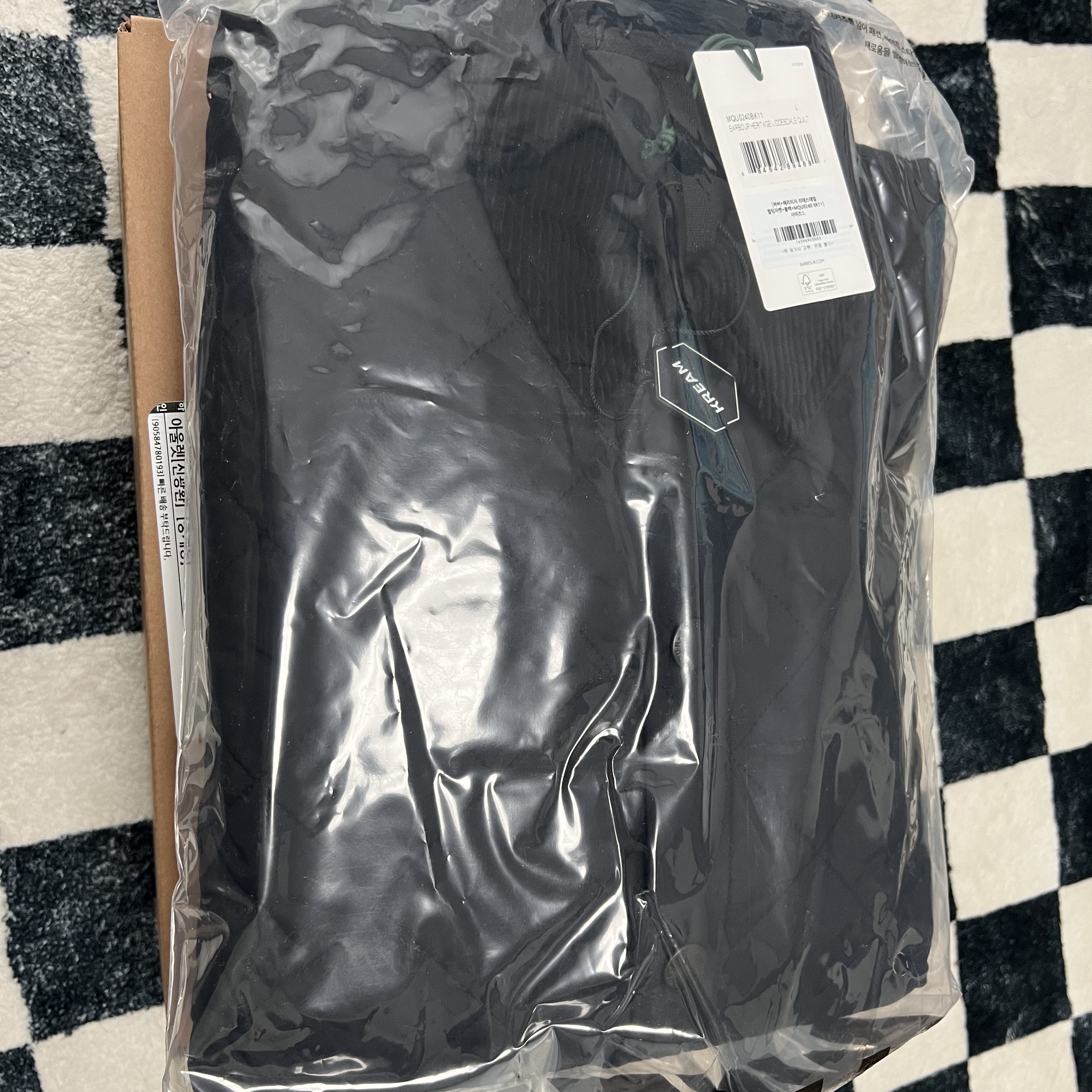Barbour Heritage Liddesdale Quilted Jacket Black 착용 스타일 - 1