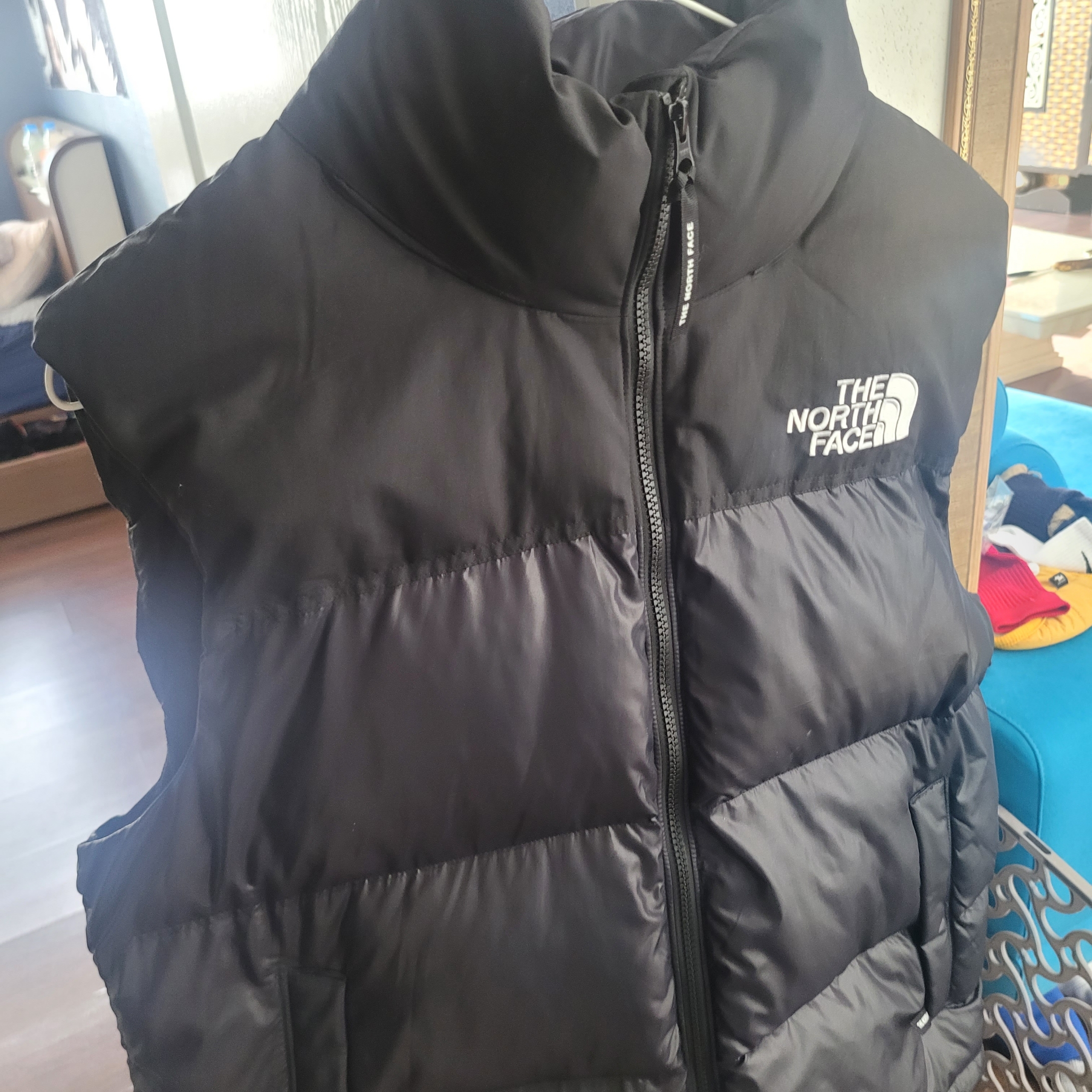 The North Face Nuptse On Ball Vest Real Black 착용 스타일