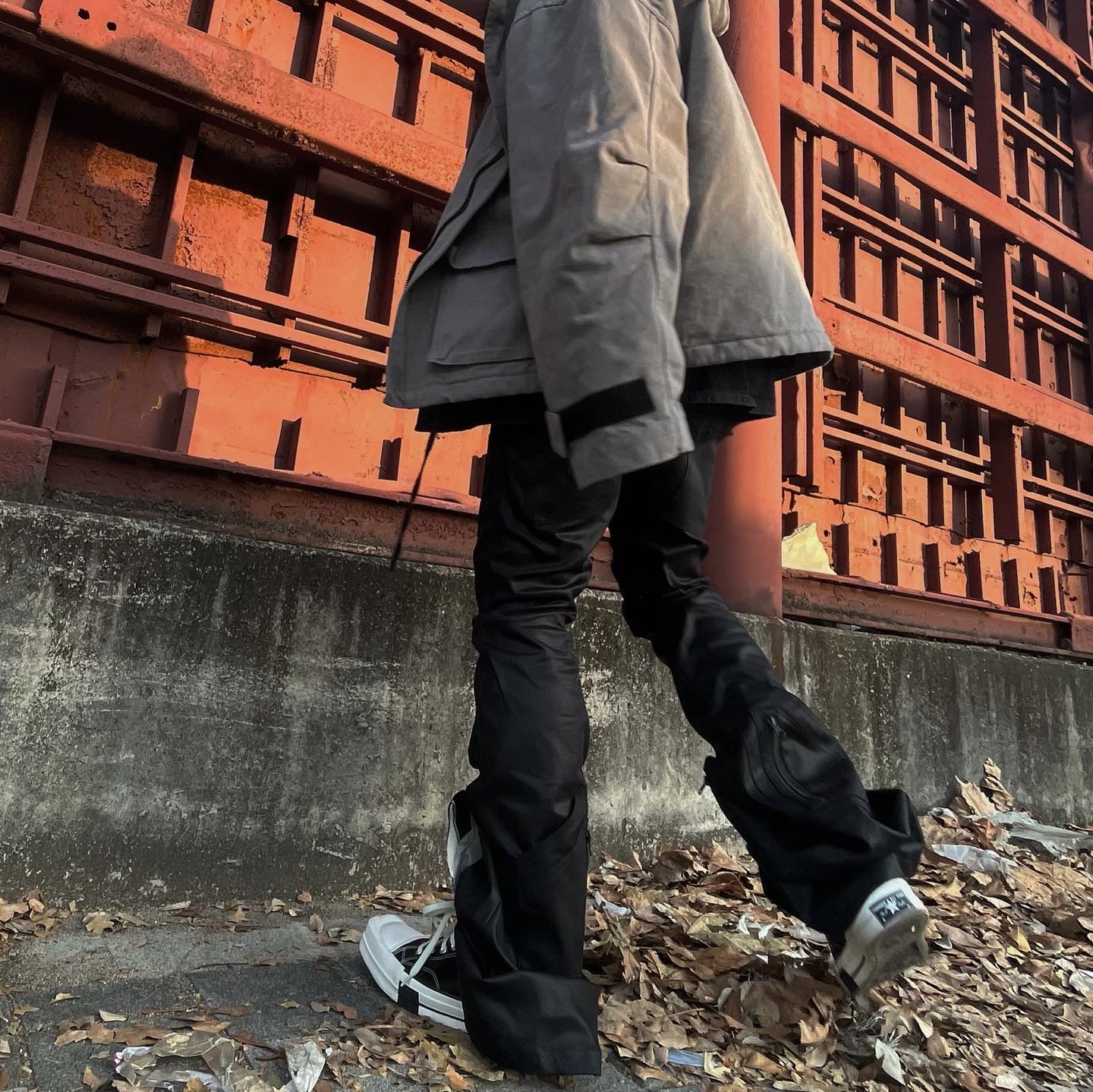 Converse x Drkshdw Turbodrk Chuck 70 Hi Black Lacquered Denim 착용 스타일 - 4