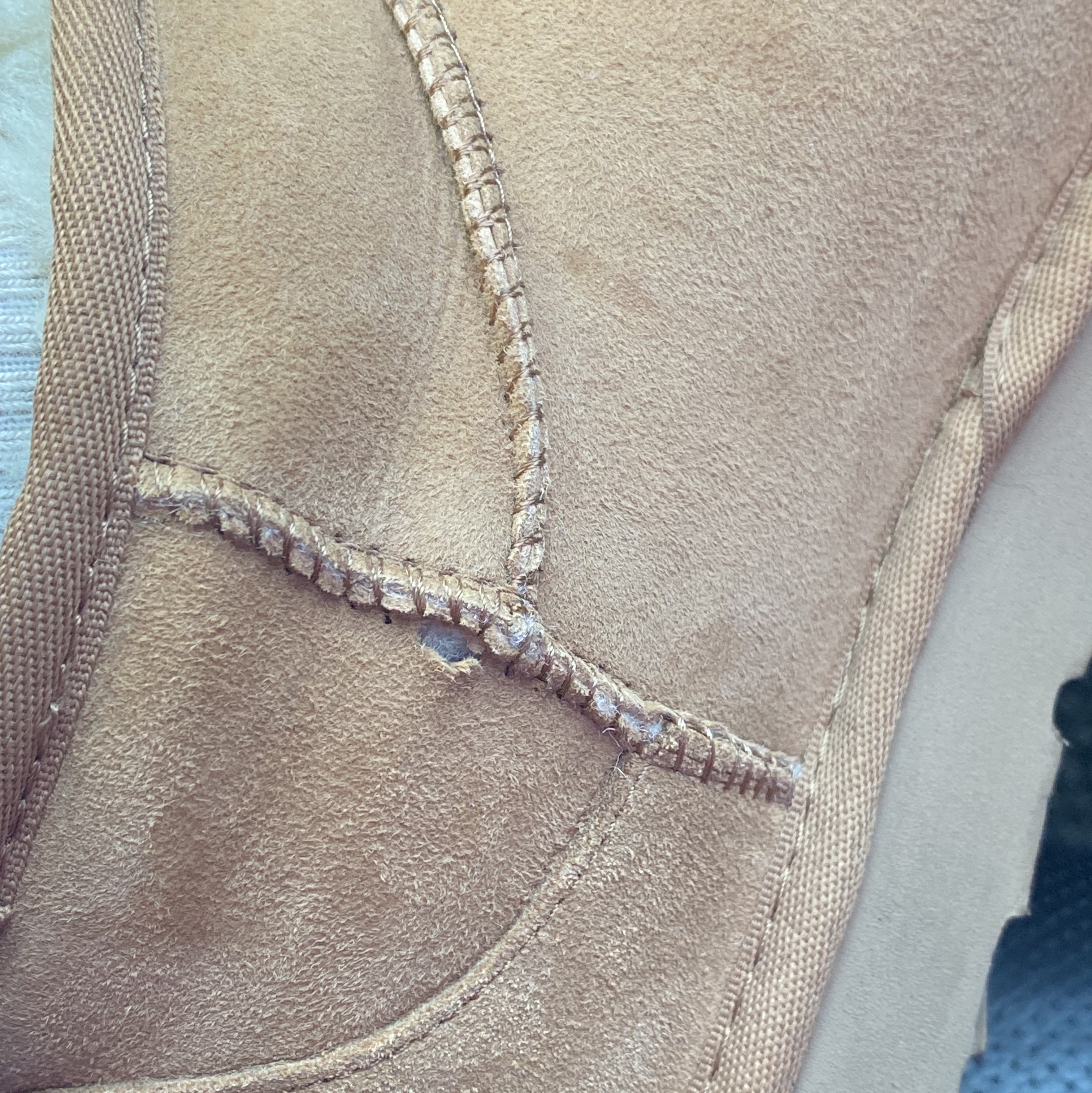 (W) UGG Classic Ultra Mini Boots Chestnut 착용 스타일