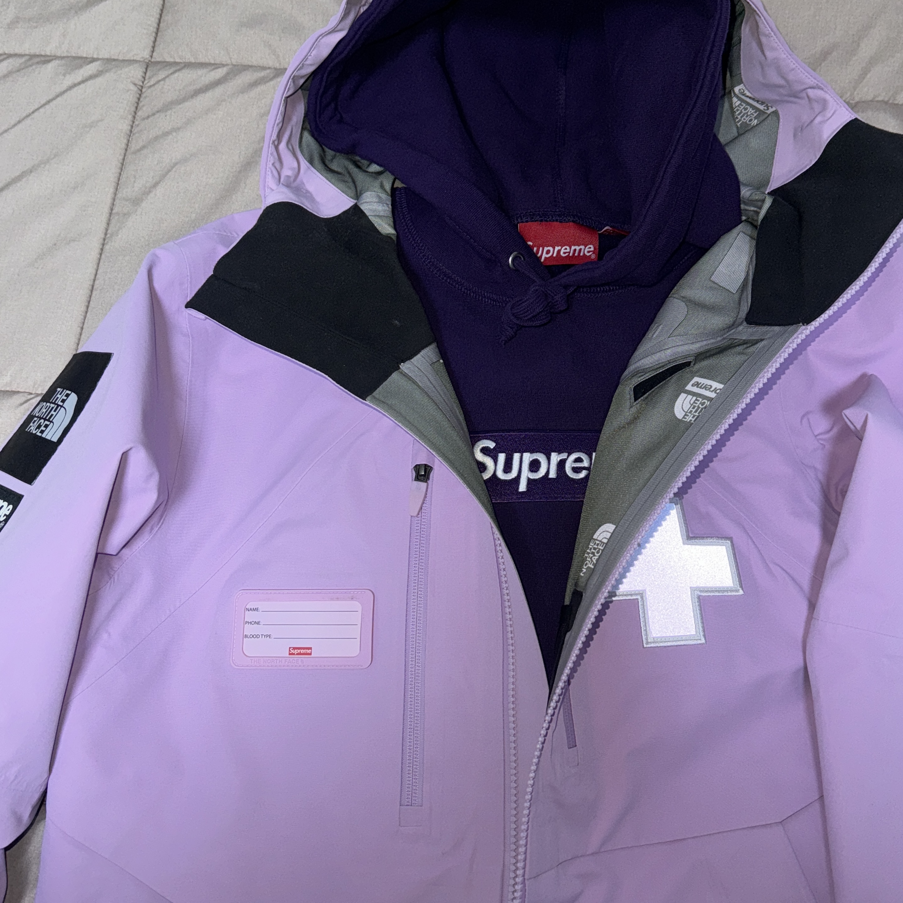 Supreme Box Logo Hooded Sweatshirt Dark Purple - 23FW, Supreme x The North Face Summit Series Rescue Mountain Pro Jacket Light Purple - 22SS 착용 스타일