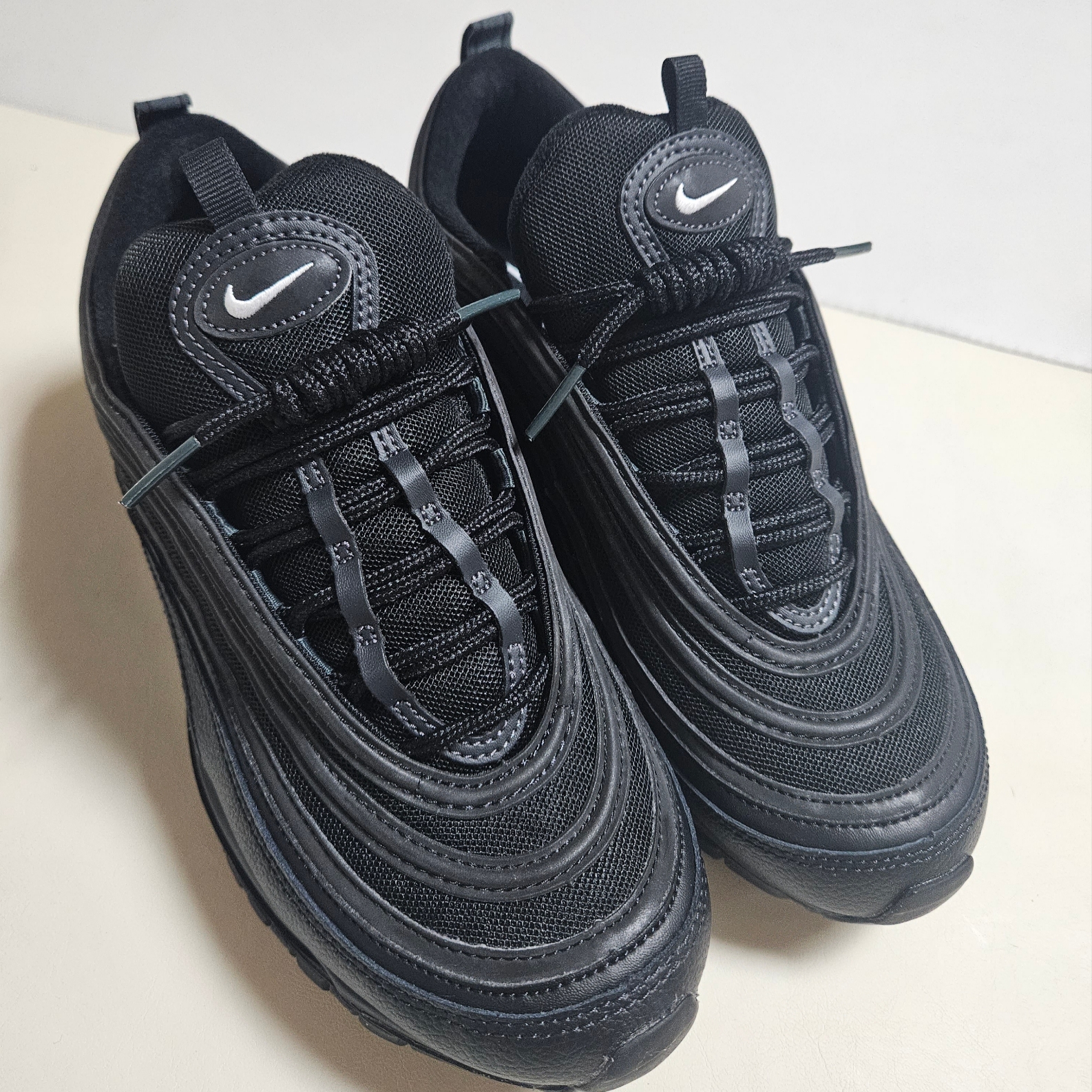 Nike Air Max 97 Black White Anthracite 착용 스타일 - 1