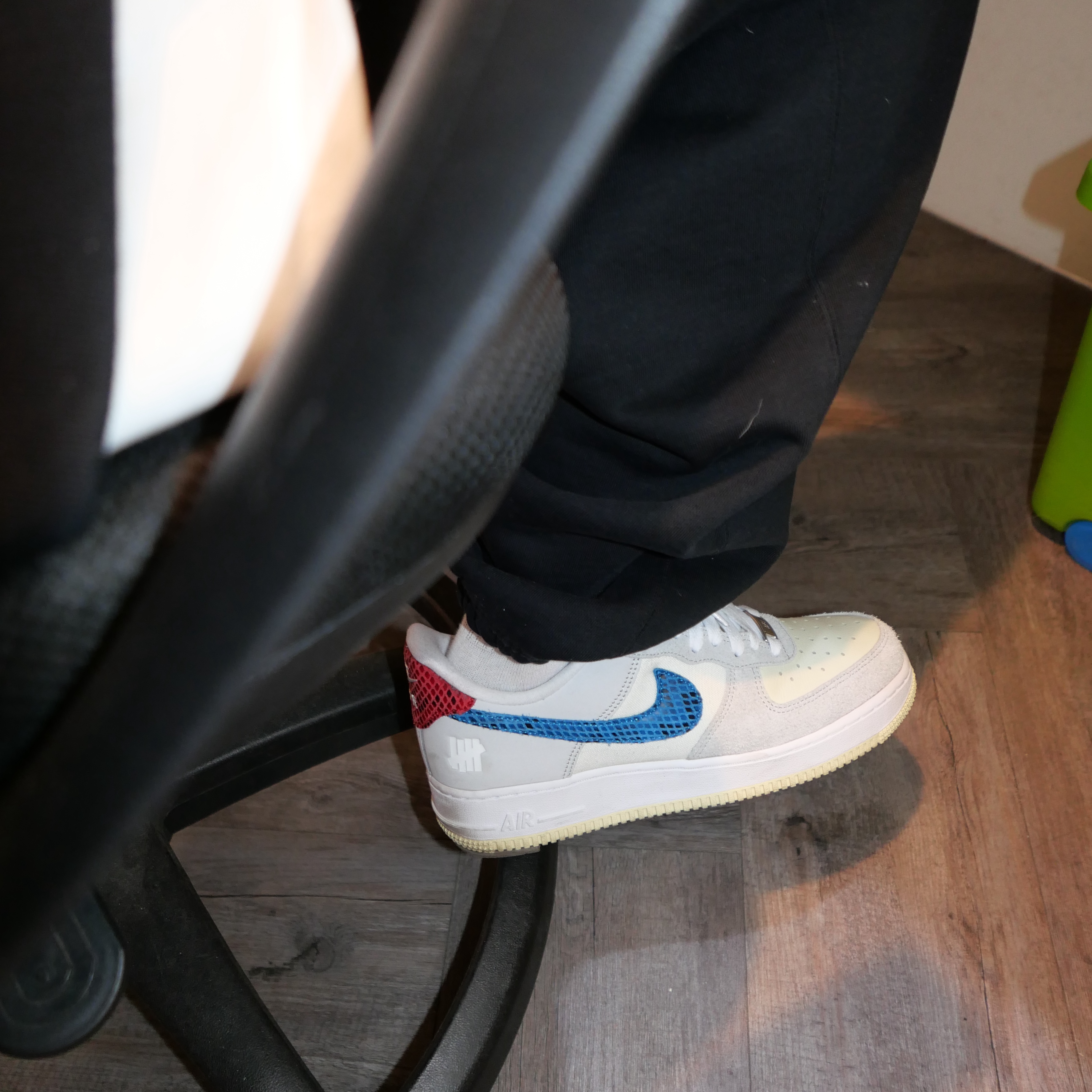 Nike x Undefeated Air Force 1 Low SP 5 On It, Nike x Stussy Washed Fleece Pants Black (FN5235-010) 착용 스타일 - 1