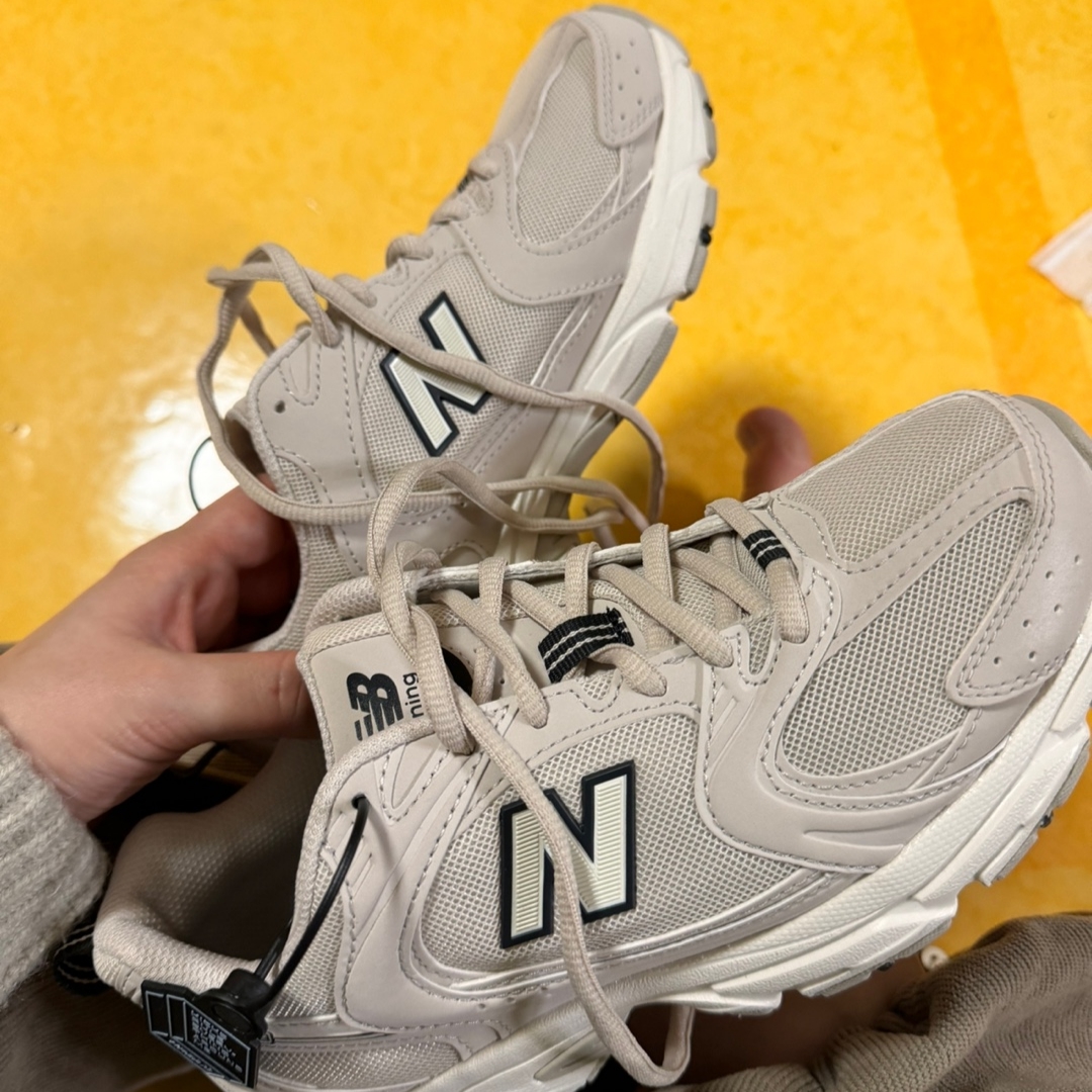 New Balance 530 Ivory 착용 스타일