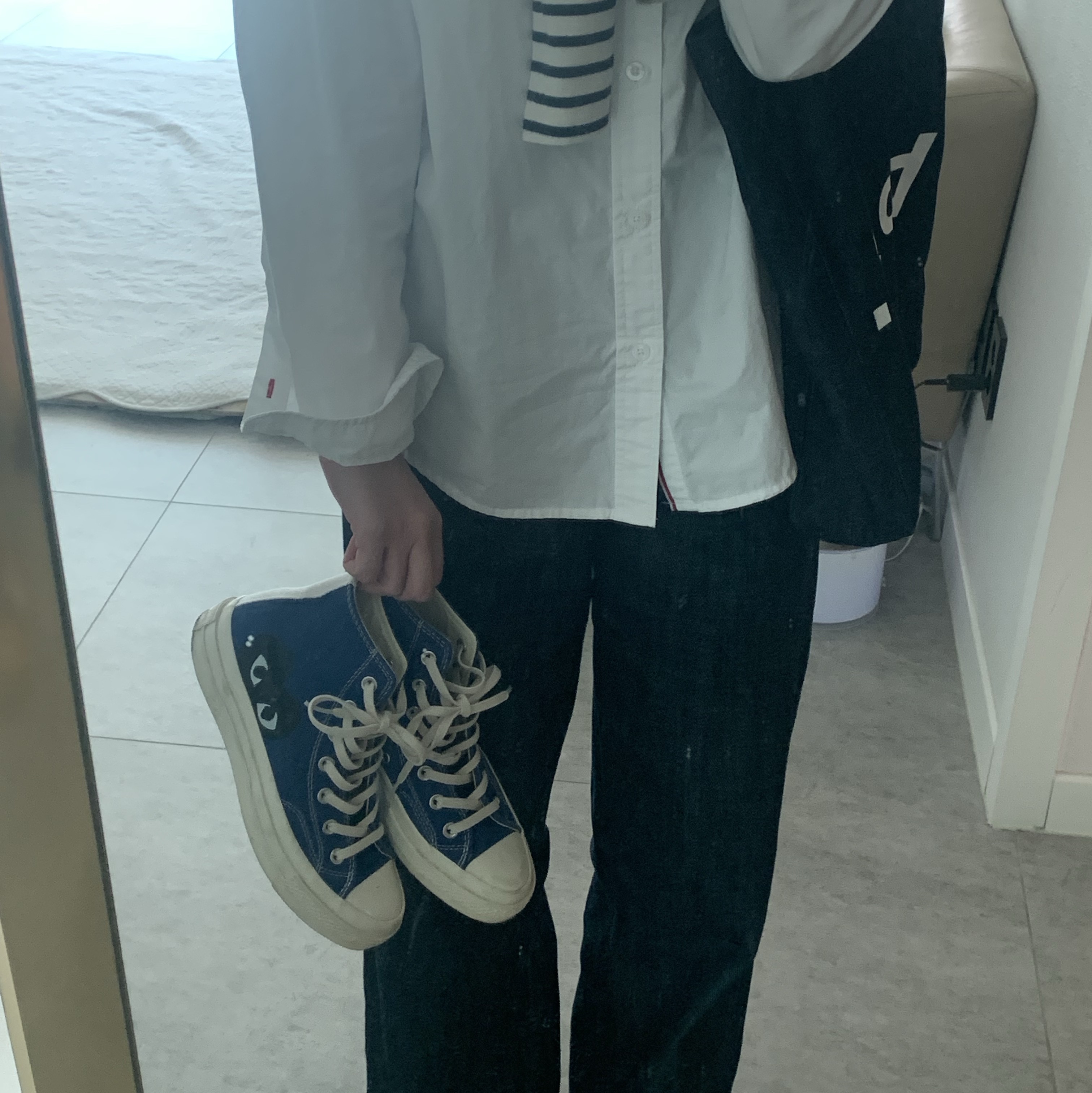 Converse x Play Comme des Garcons Chuck 70 Hi Blue Quartz, A.P.C. Laure Tote Bag Blue 착용 스타일
