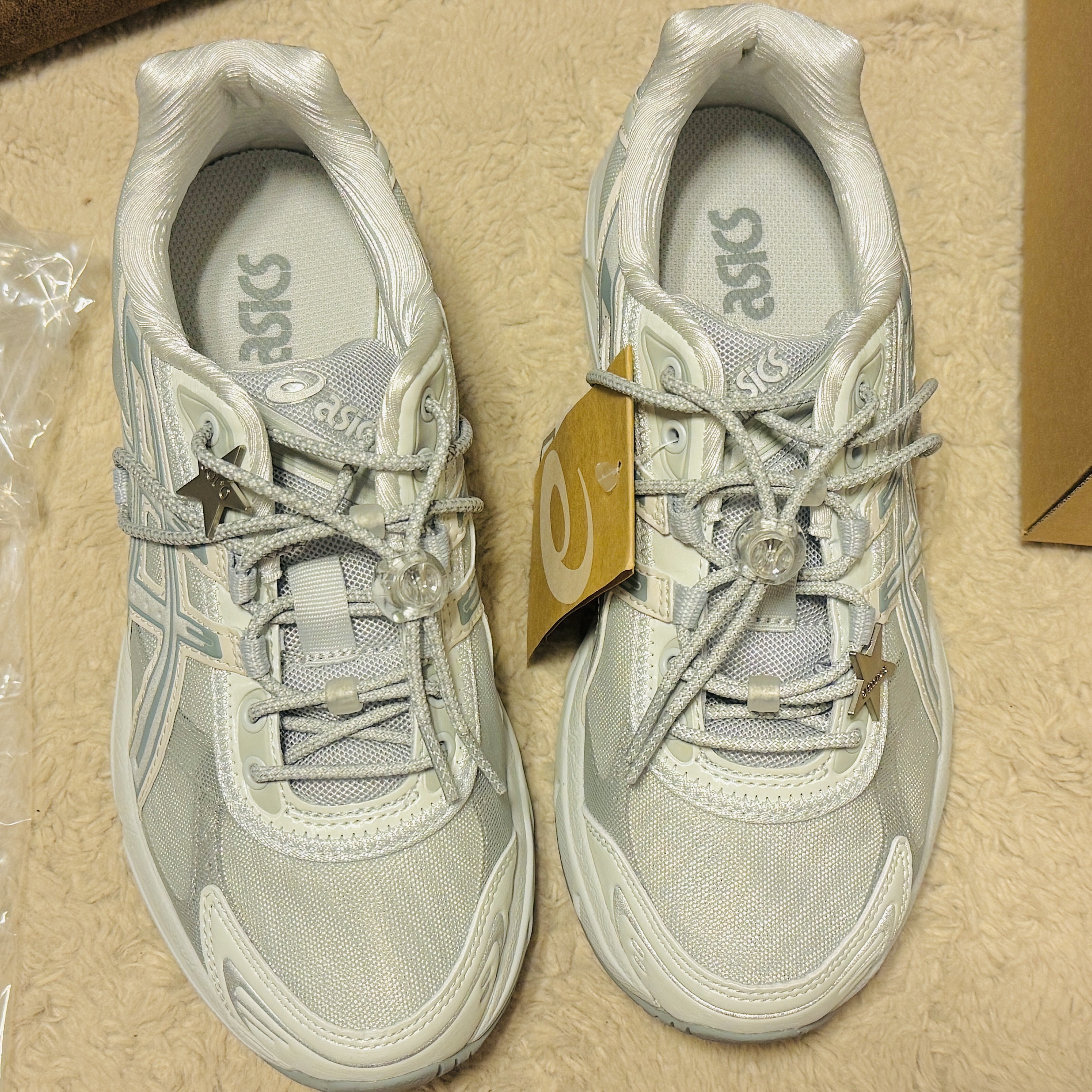Asics x Atmos x Ojos Gel-1130 RE Glacier Grey Pure Silver 착용 스타일 - 3