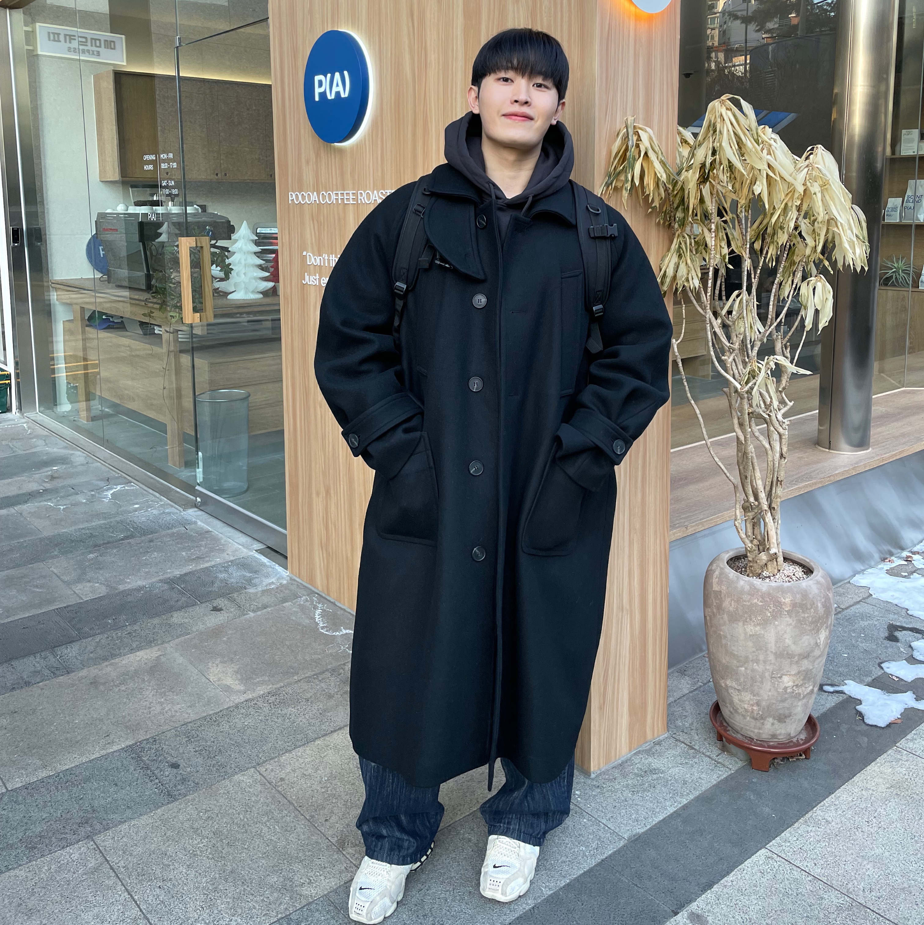 Undermycar Legion.02 Balmacaan Oversized Wool Coat Black 착용 스타일