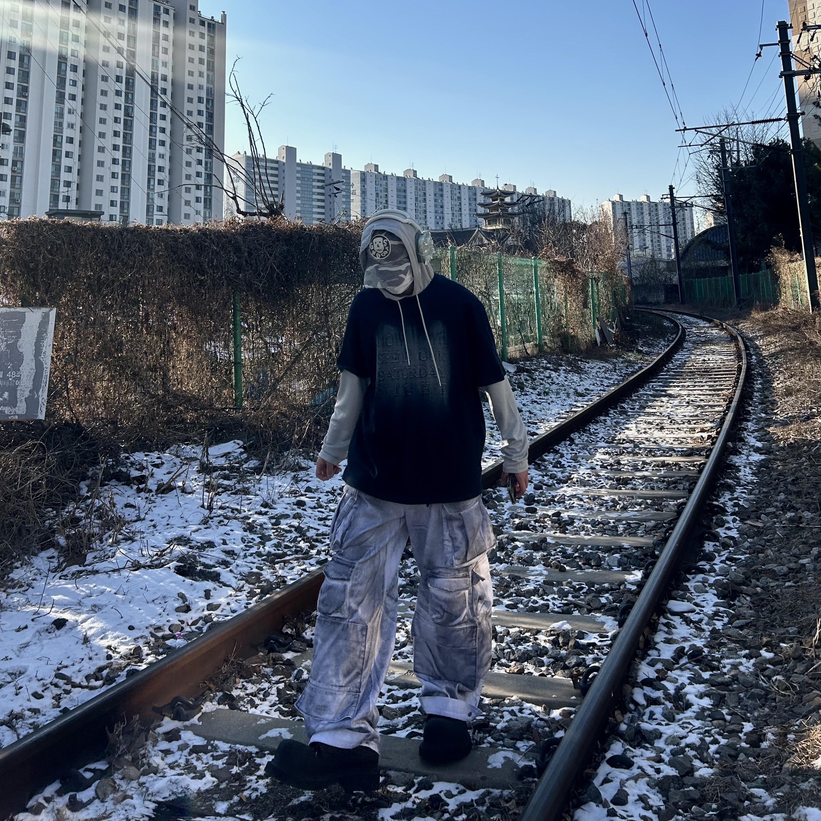 Test Artifact Era Max Winter 23 Clear, Apple AirPods Max Lightning Green (Korean Ver.) 착용 스타일 - 2