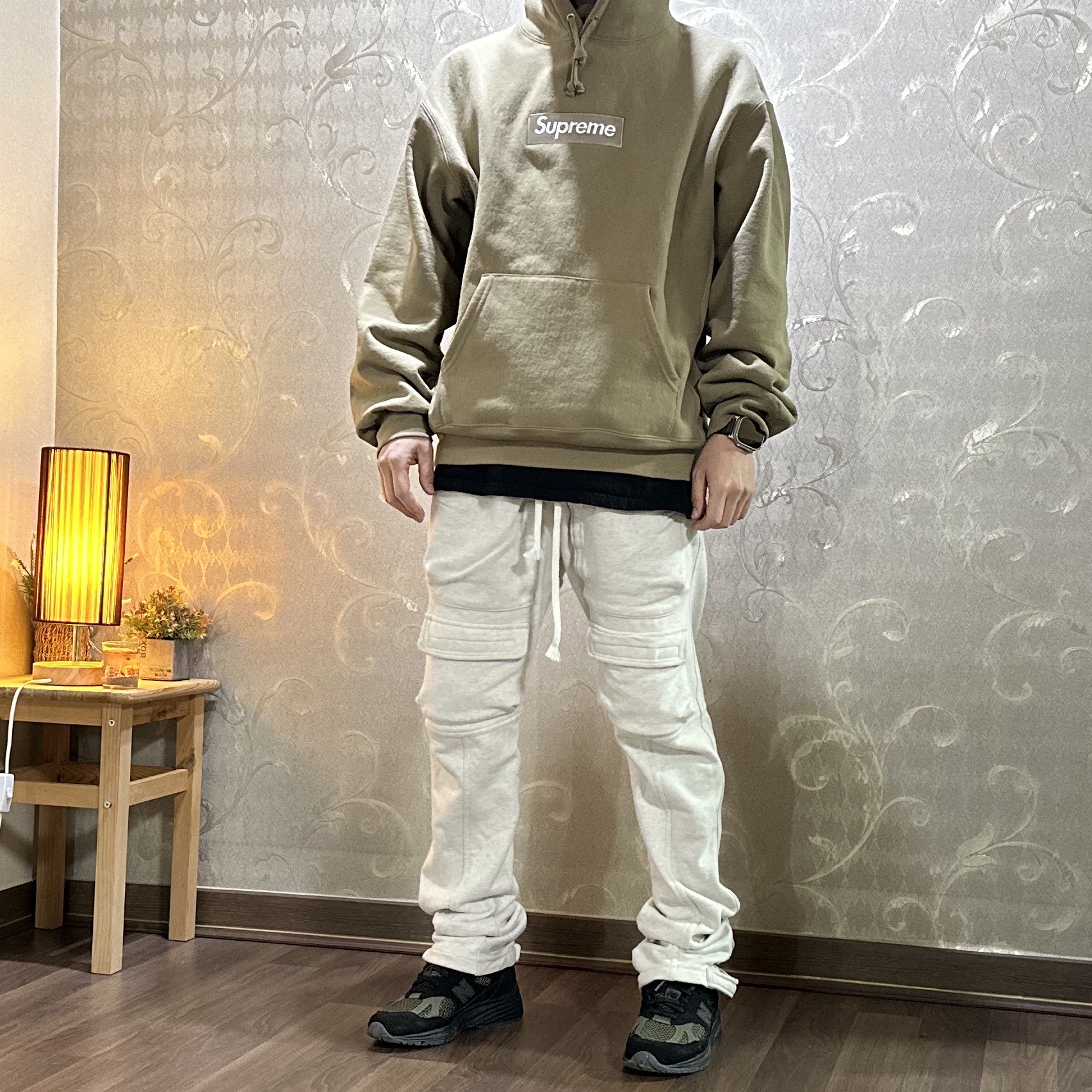 Supreme Box Logo Hooded Sweatshirt Dark Sand - 23FW 착용 스타일 - 3