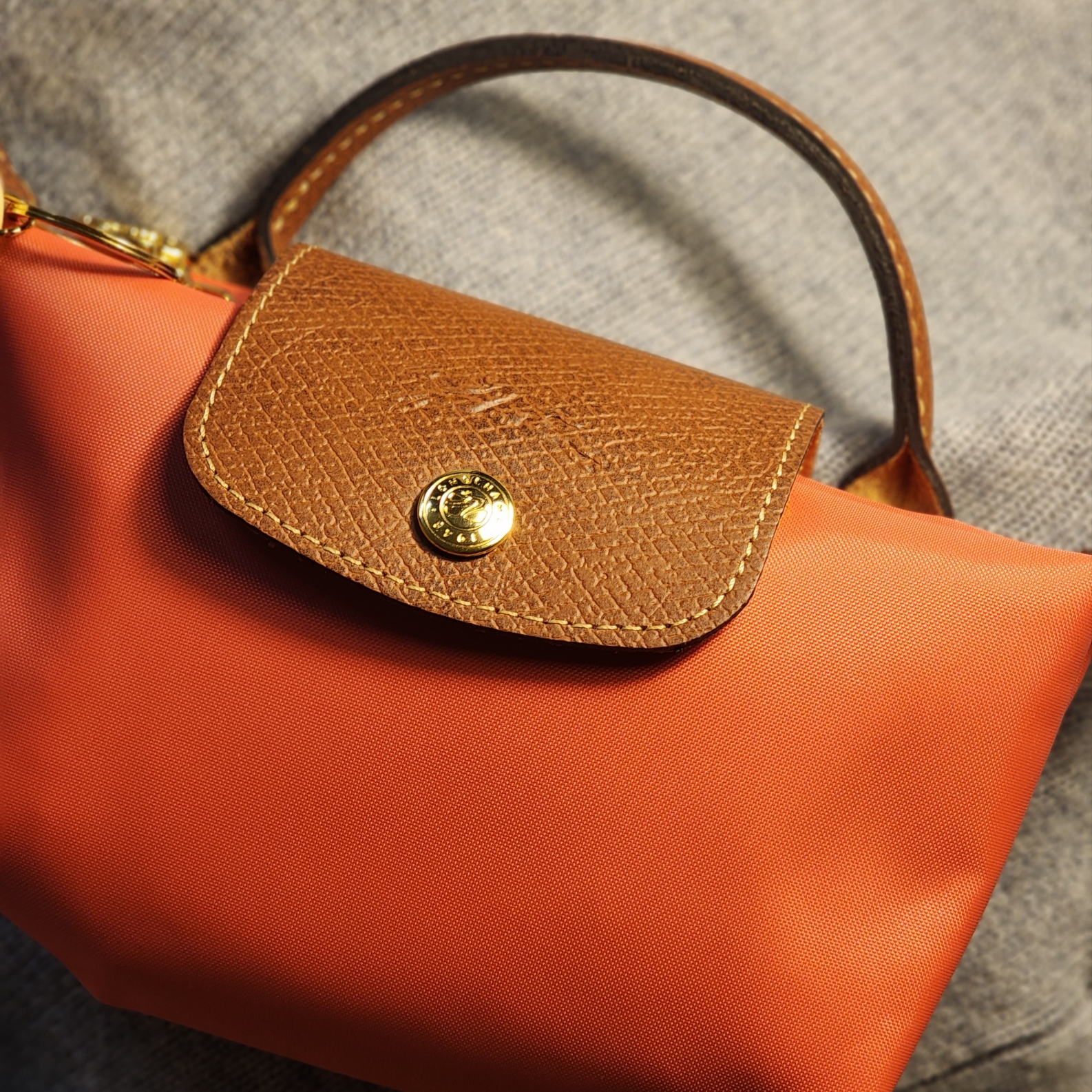 Longchamp Le Pliage Original Handle Pouch Grenadine 착용 스타일
