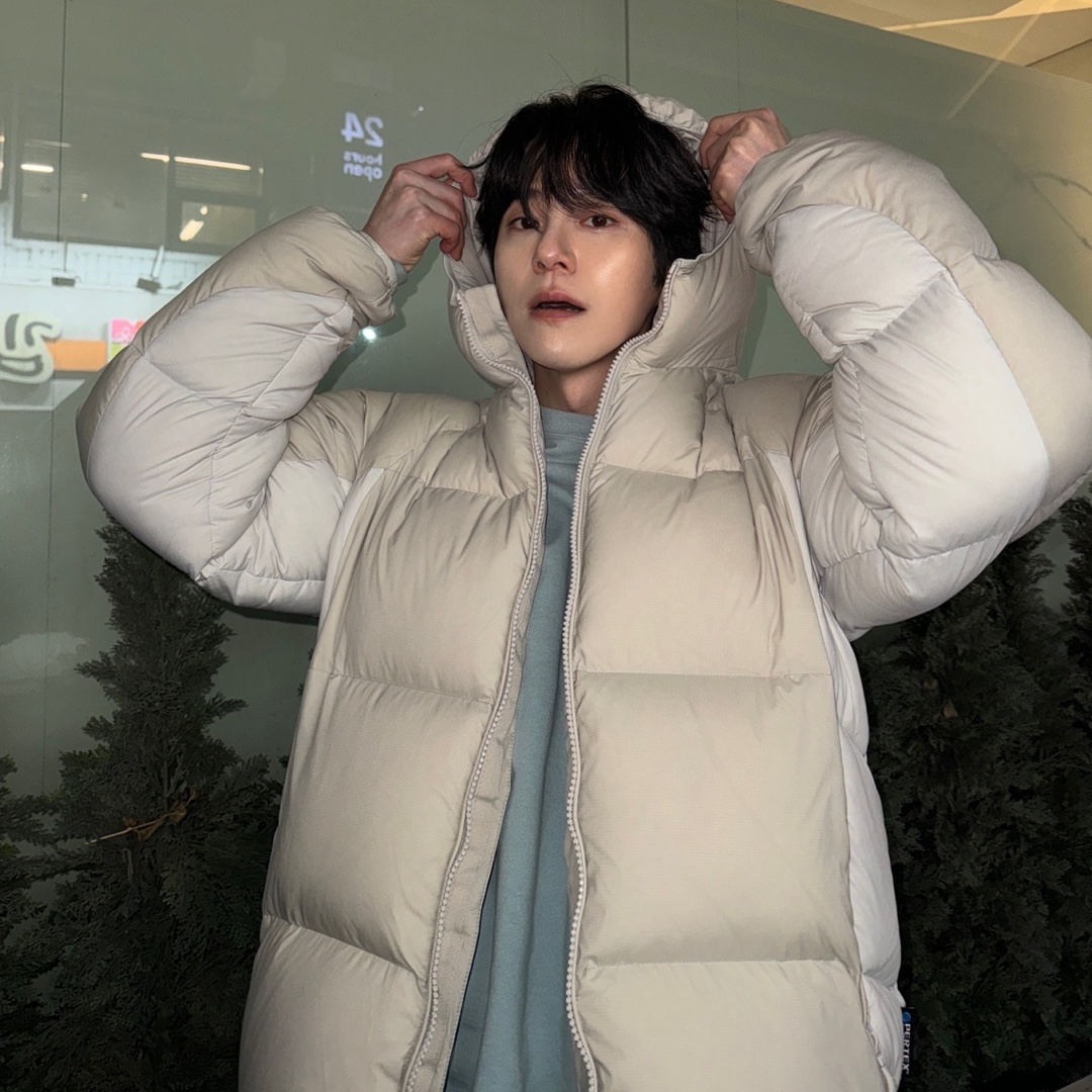 Palace Pertex Matte Balaclava Puffa Stone Arctica - 23FW 착용 스타일 - 2