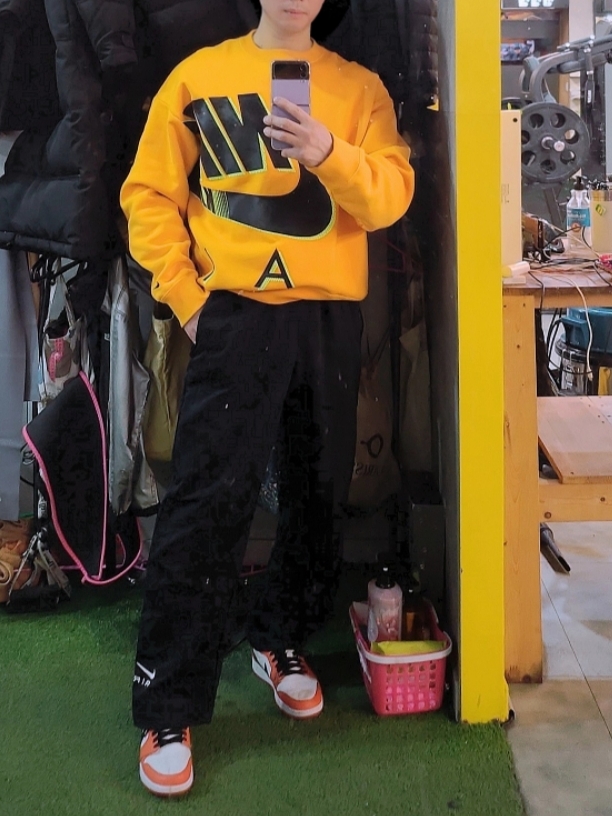 Jordan 1 Low OG Starfish, The Museum Visitor KREAM Heart Stitched Puffer Down Jacket Glossy Black - 23FW 착용 스타일 - 2