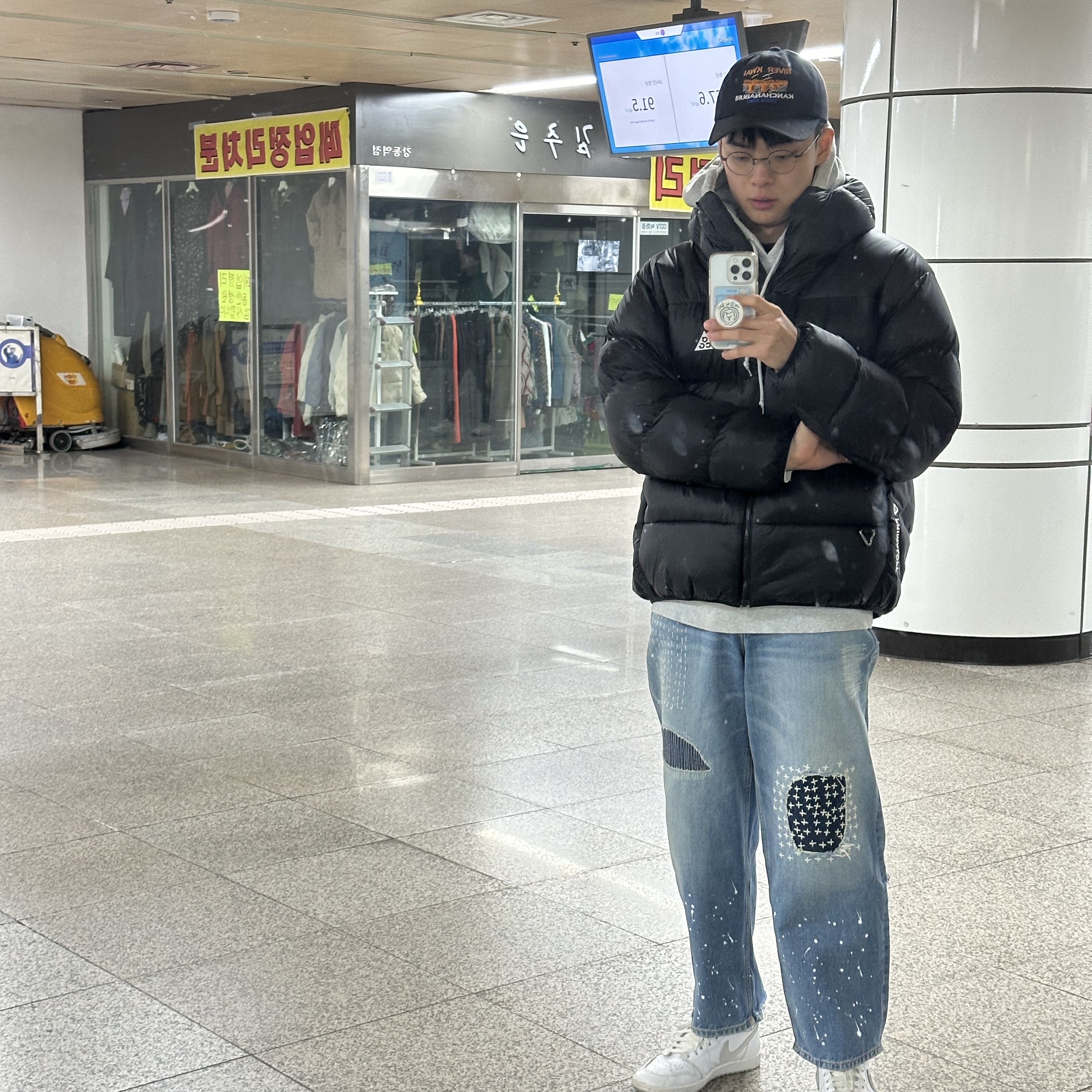 Zara x Ader Error Patchwork Jeans Blue, Nike ACG Therma-Fit ADV Lunar Lake Puffer Jacket Black - Asia 착용 스타일