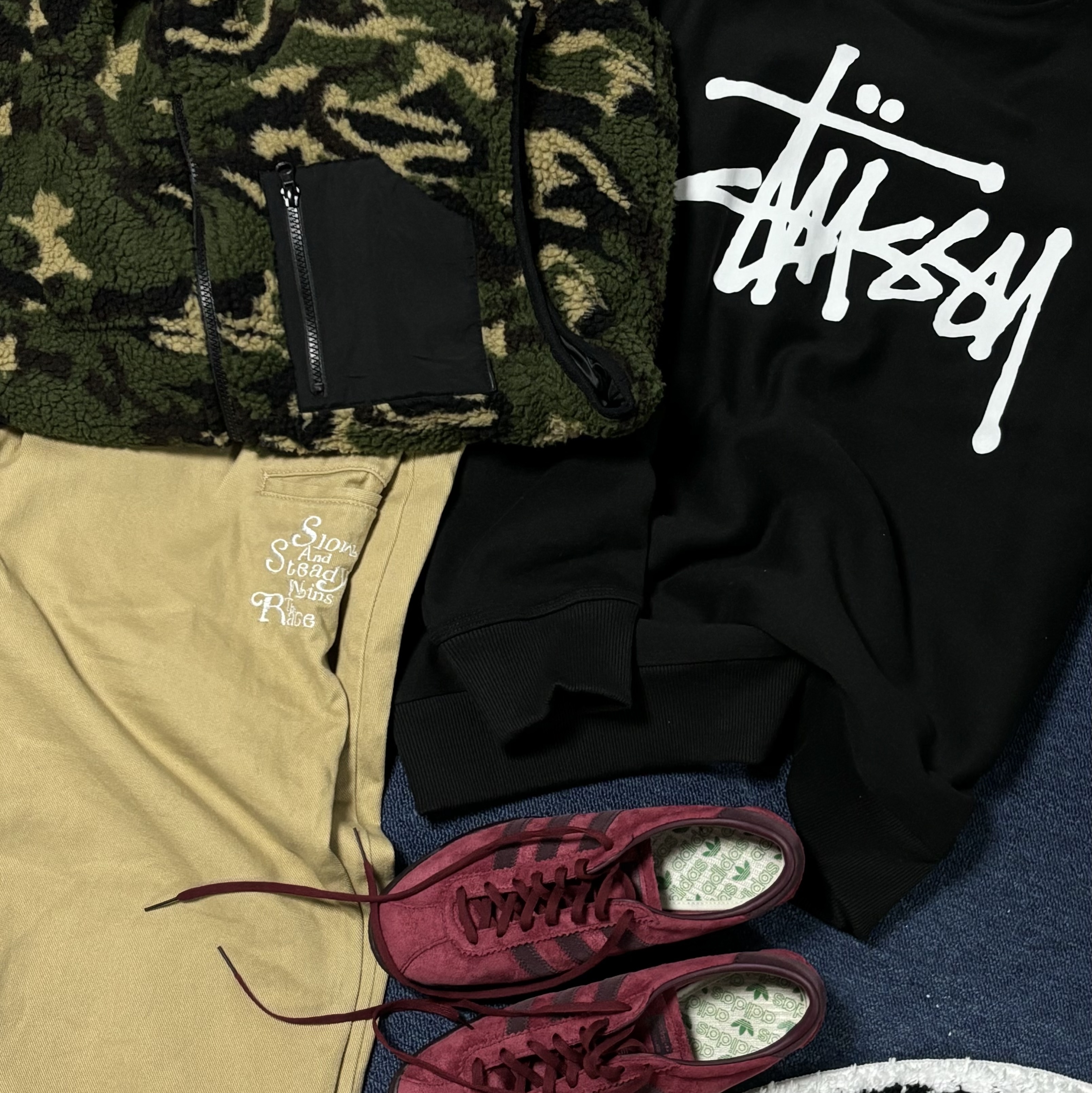 Adidas Tobacco Gruen Collegiate Burgundy, Stussy Basic Stussy Crew Black 2023 착용 스타일 - 1