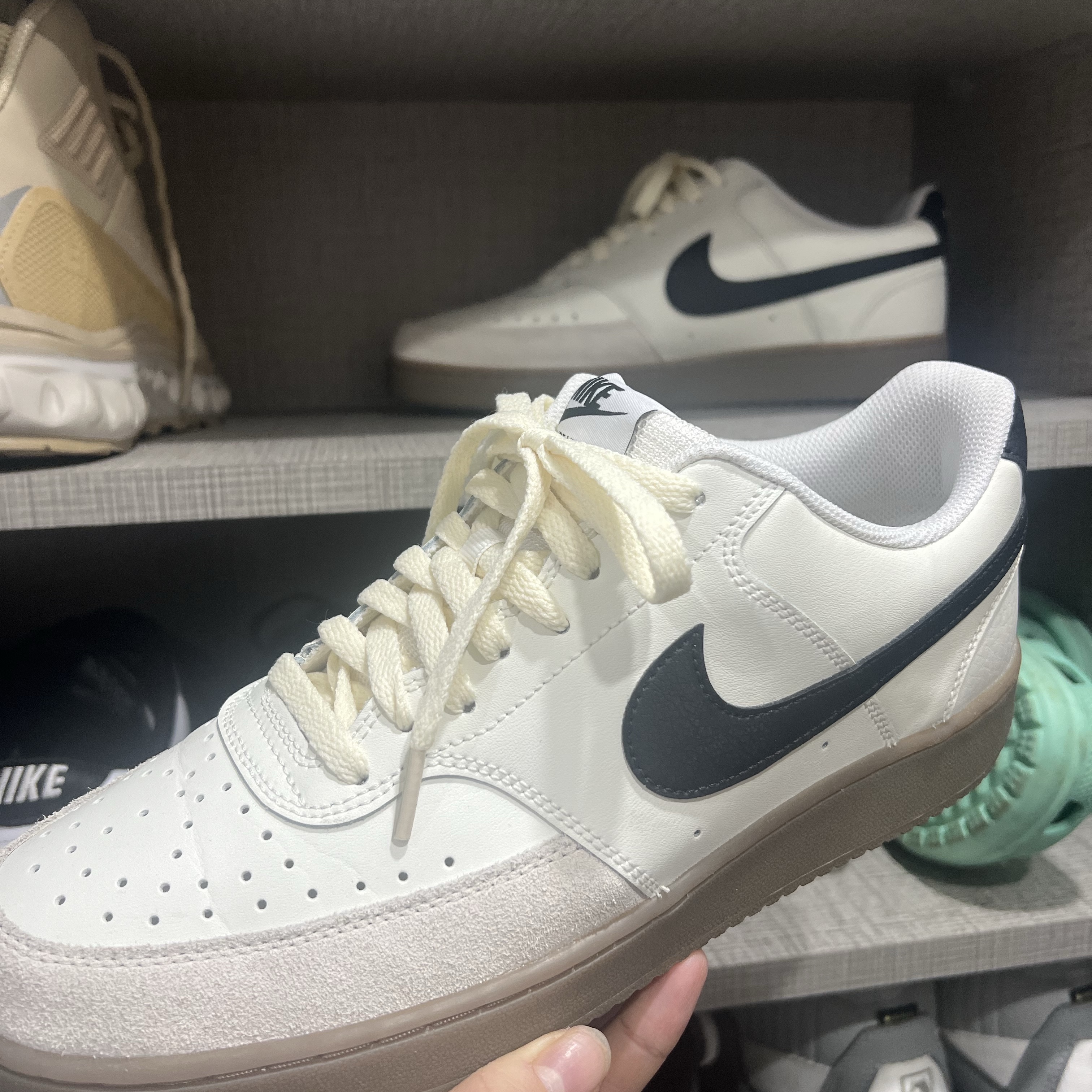 Nike Court Vision Low Sail Light Orewood Brown 착용 스타일