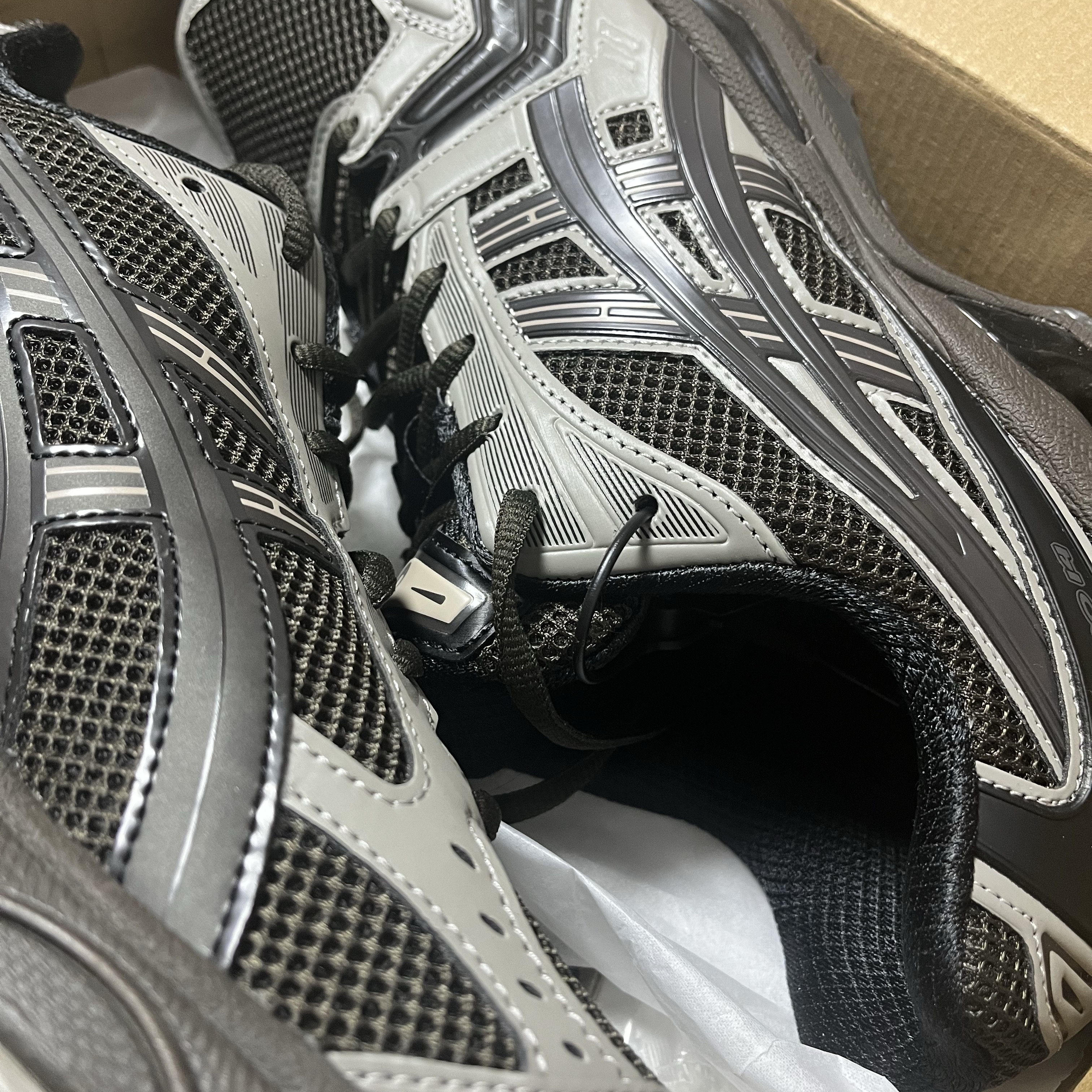 Asics x Atmos x Undermycar Gel-Kayano 14 Pepper Black 착용 스타일 - 1