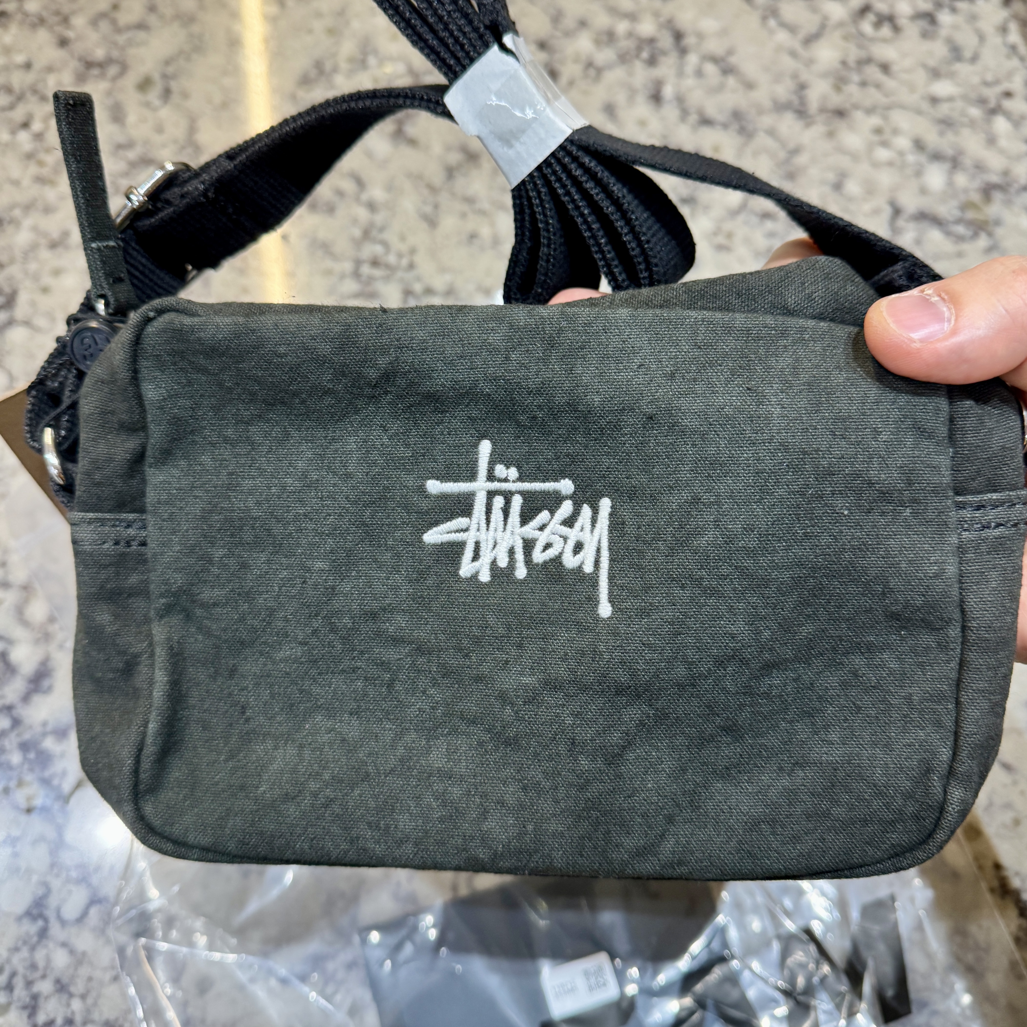 Stussy Canvas Side Pouch Washed Black 착용 스타일