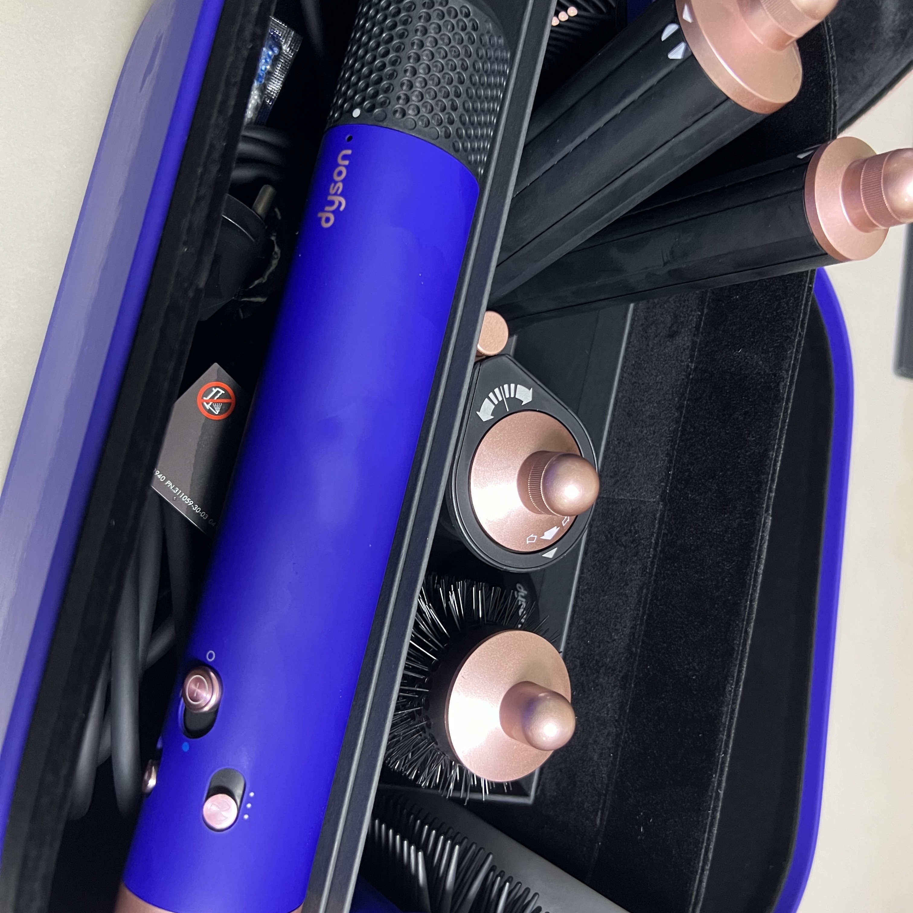 Dyson Airwrap Multi Styler Complete Long Vinca Blue Rose (Korean Ver.) 착용 스타일 - 3