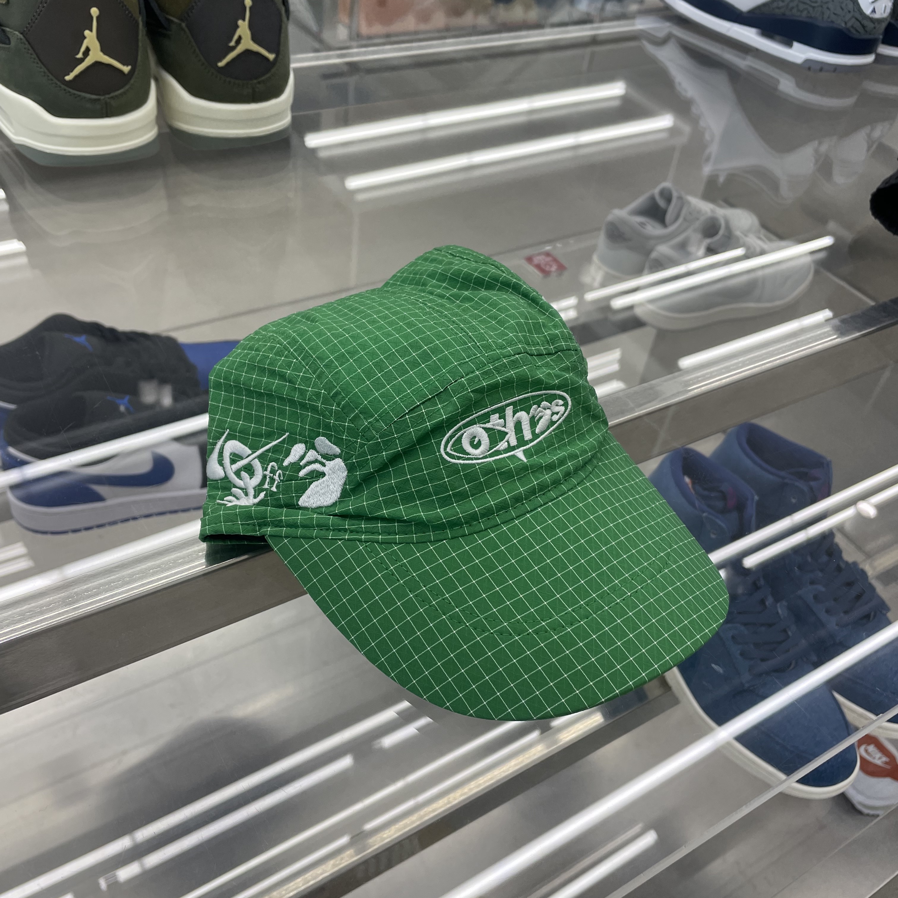 Nike x Off-White Fly Cap Kelly Green 착용 스타일