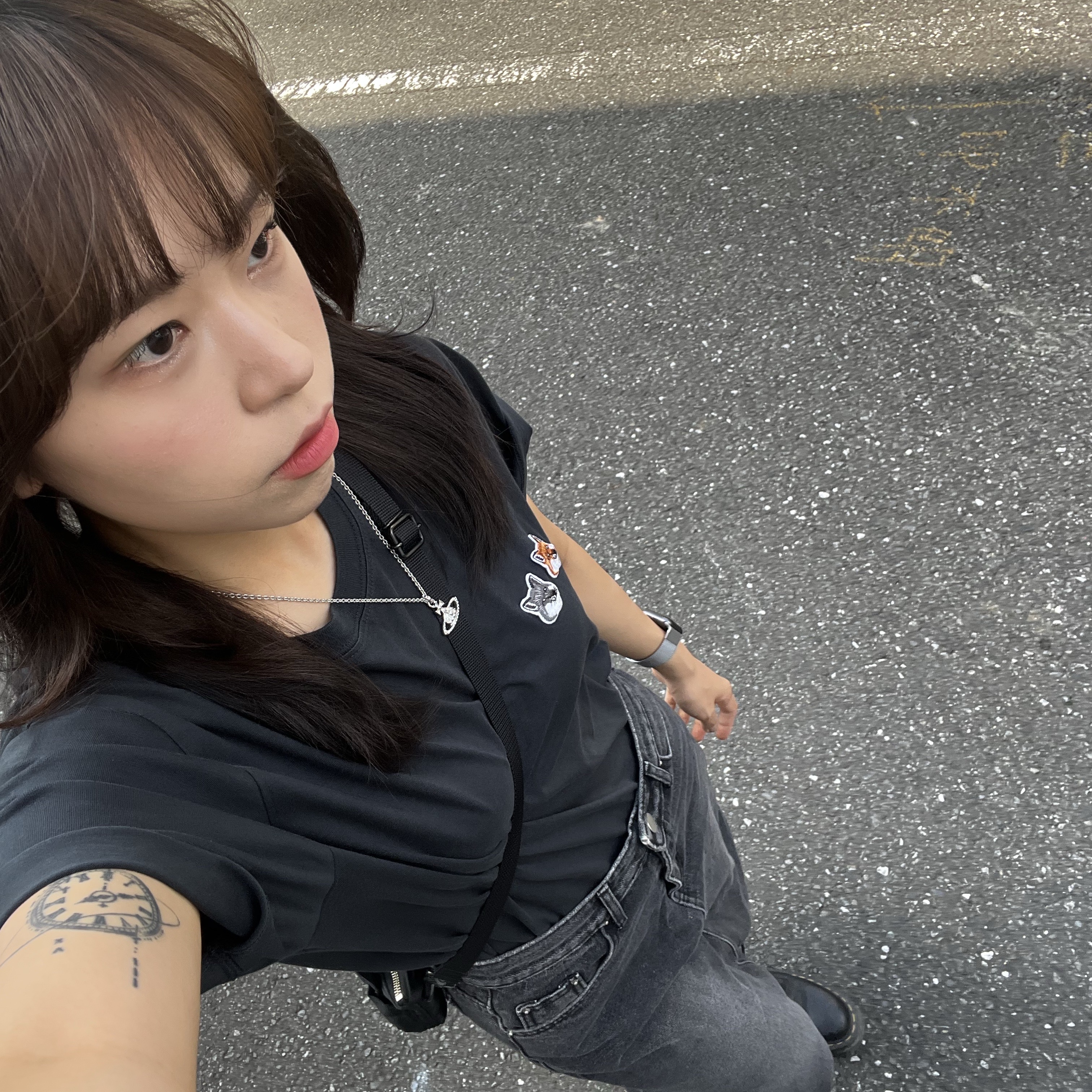 Maison Kitsune Double Fox Head Patch Classic T-Shirt Anthracite 착용 스타일 - 1