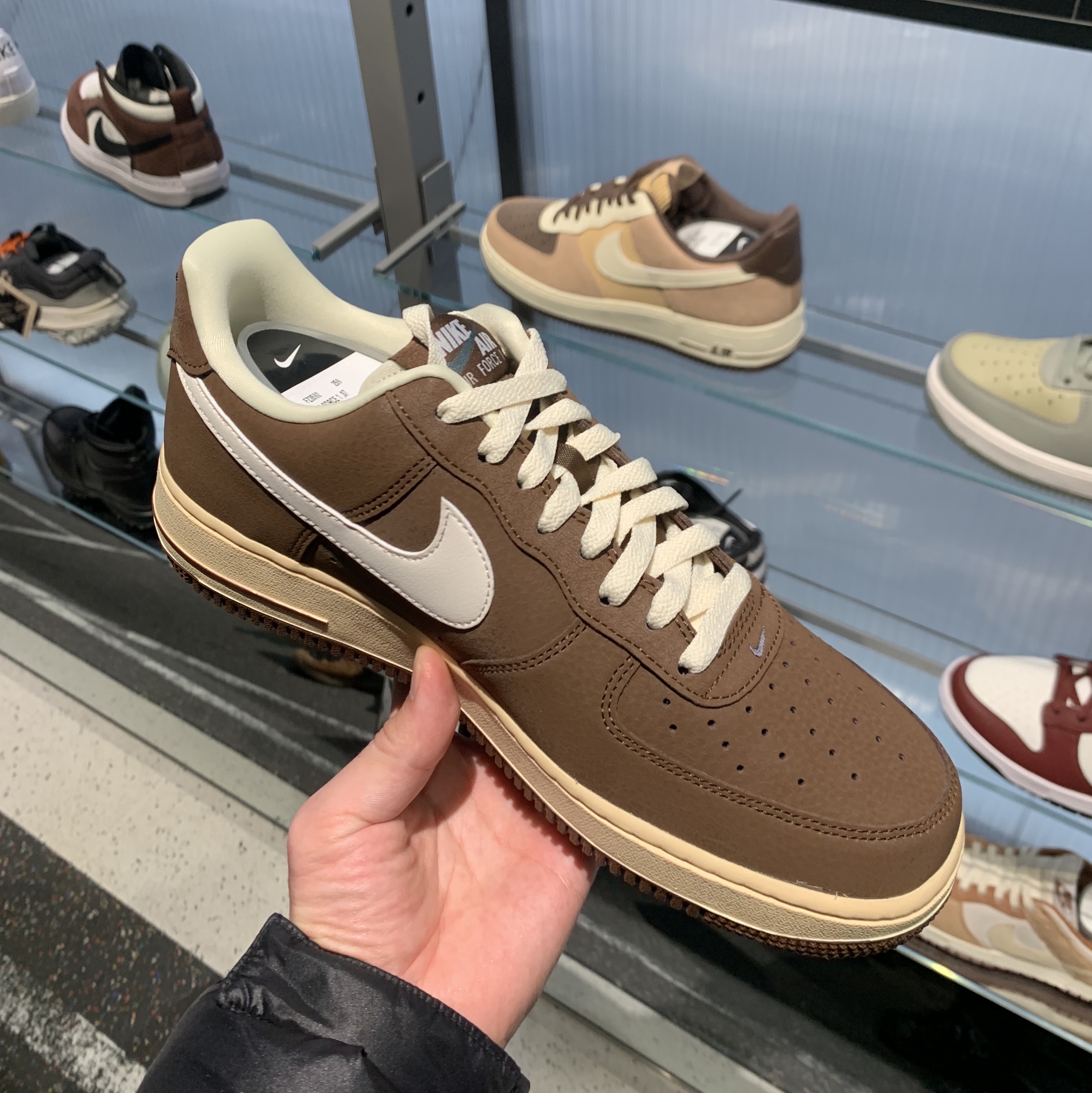 Nike Air Force 1 '07 Cacao Wow Coconut Milk 착용 스타일