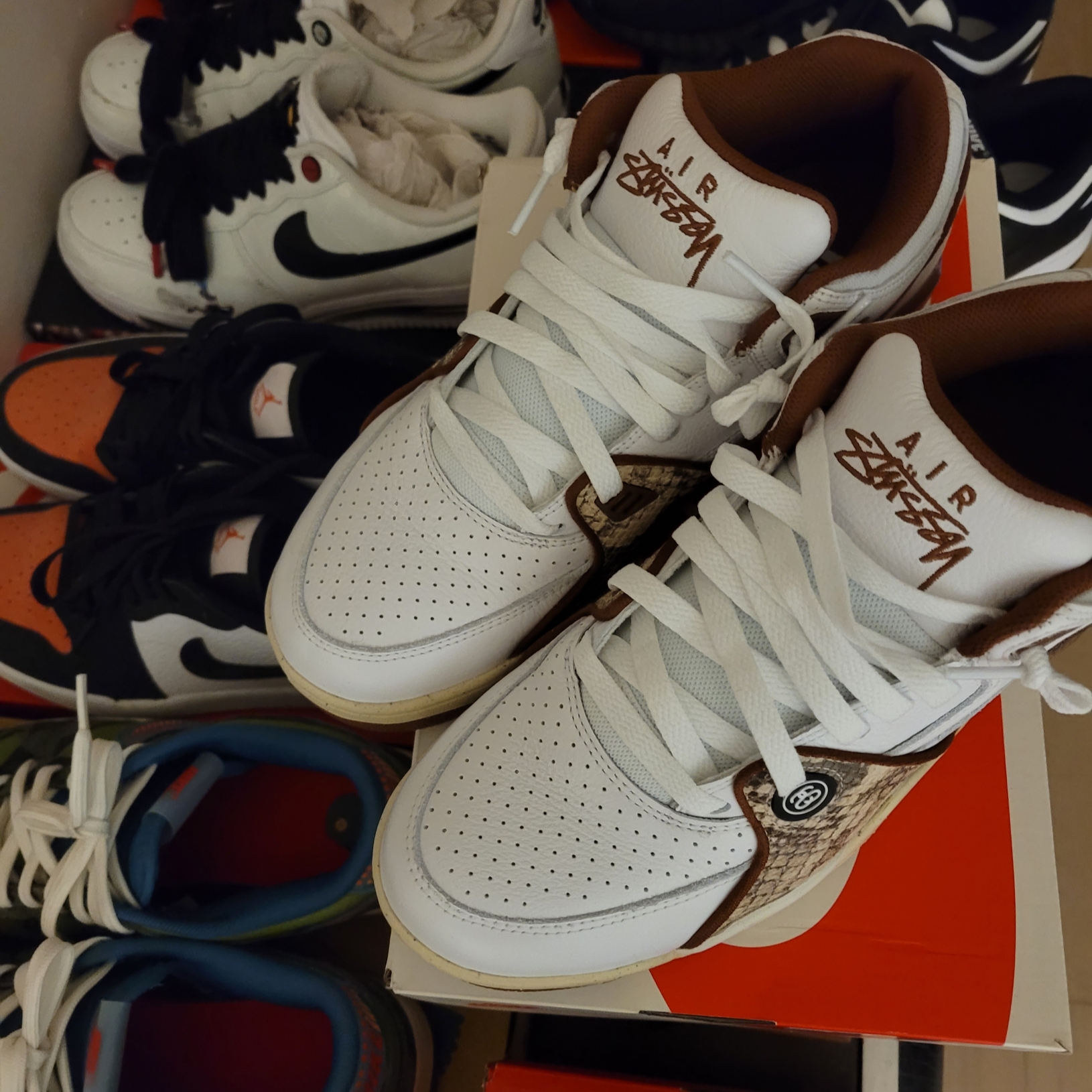 Nike x Stussy Air Flight 89 Low White and Pecan 착용 스타일