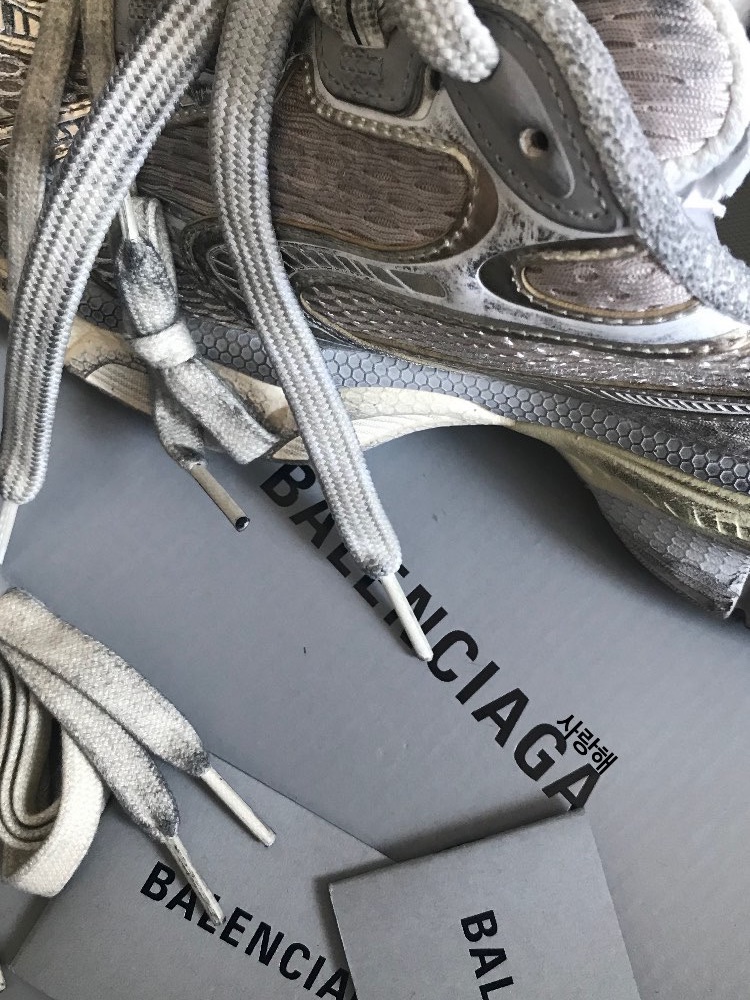 Balenciaga 3XL Sneakers Light Beige 착용 스타일 - 1