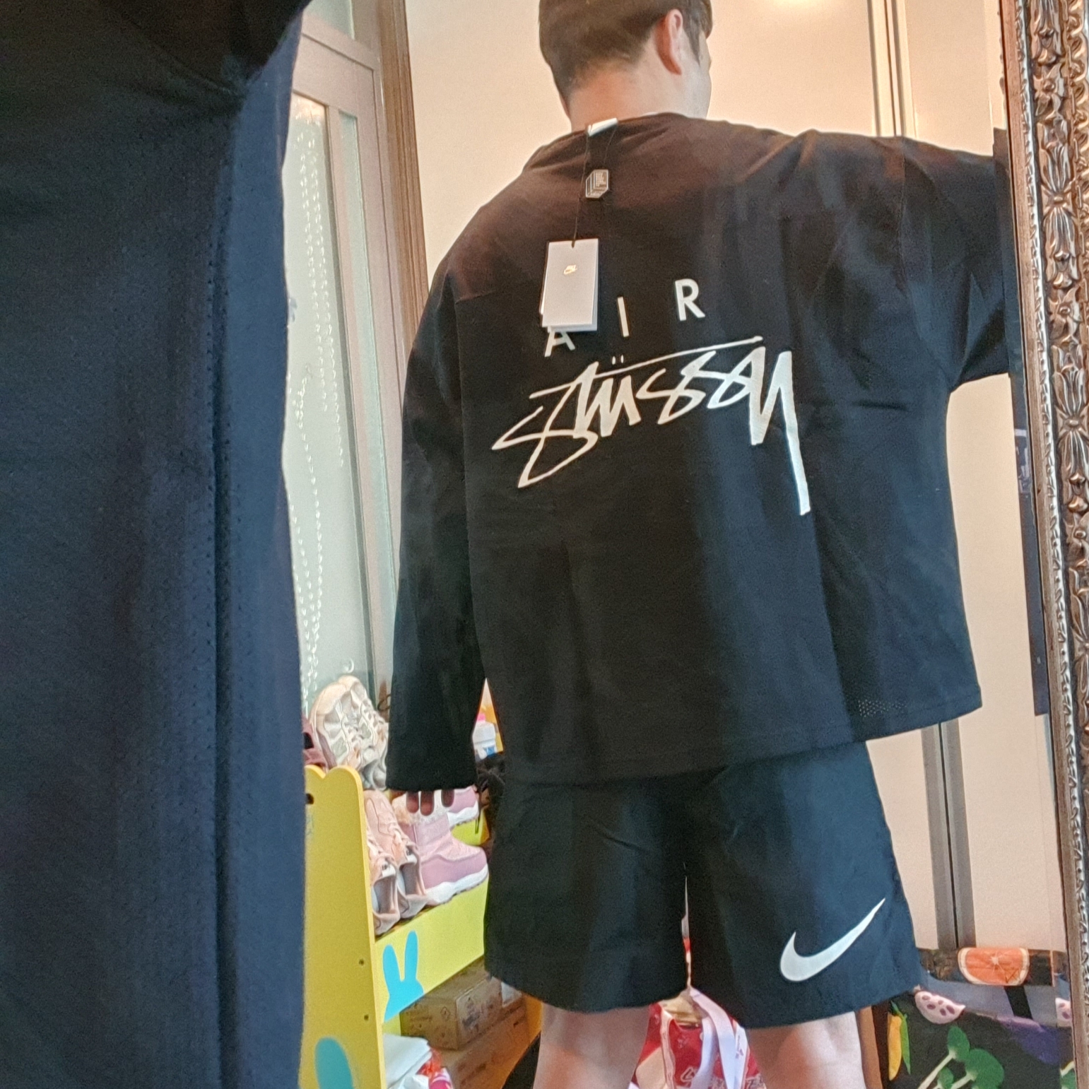 Nike x Stussy Long Sleeve Top Black (FJ9164-010), Nike x Stussy Shorts Black (FJ9167-010) 착용 스타일 - 2