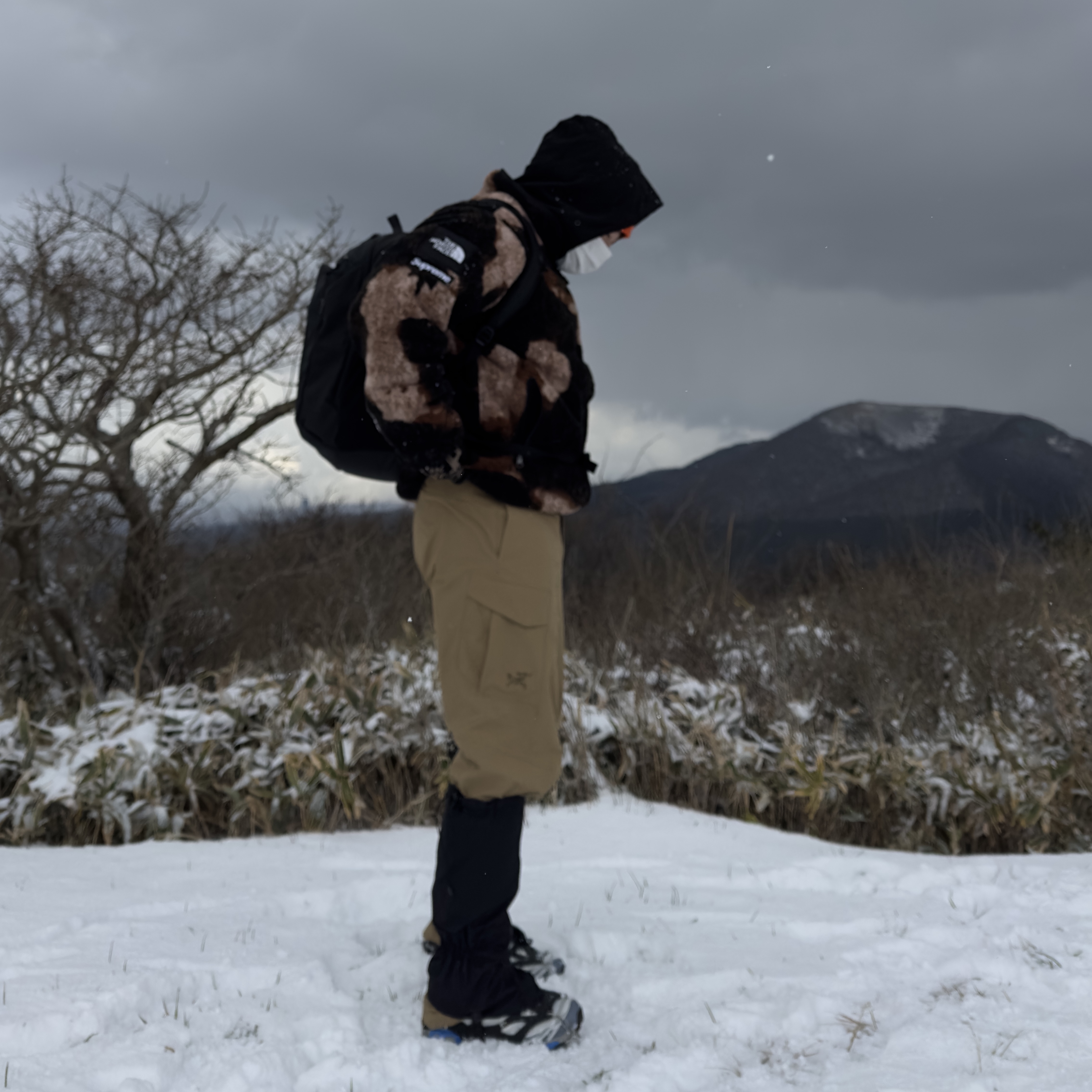 Supreme x The North Face Bleached Denim Print Fleece Jacket Black - 21FW, Salomon x Kith XT-6 Gore-Tex Trellis Ponderosa Pine Vanilla Ice 착용 스타일 - 1