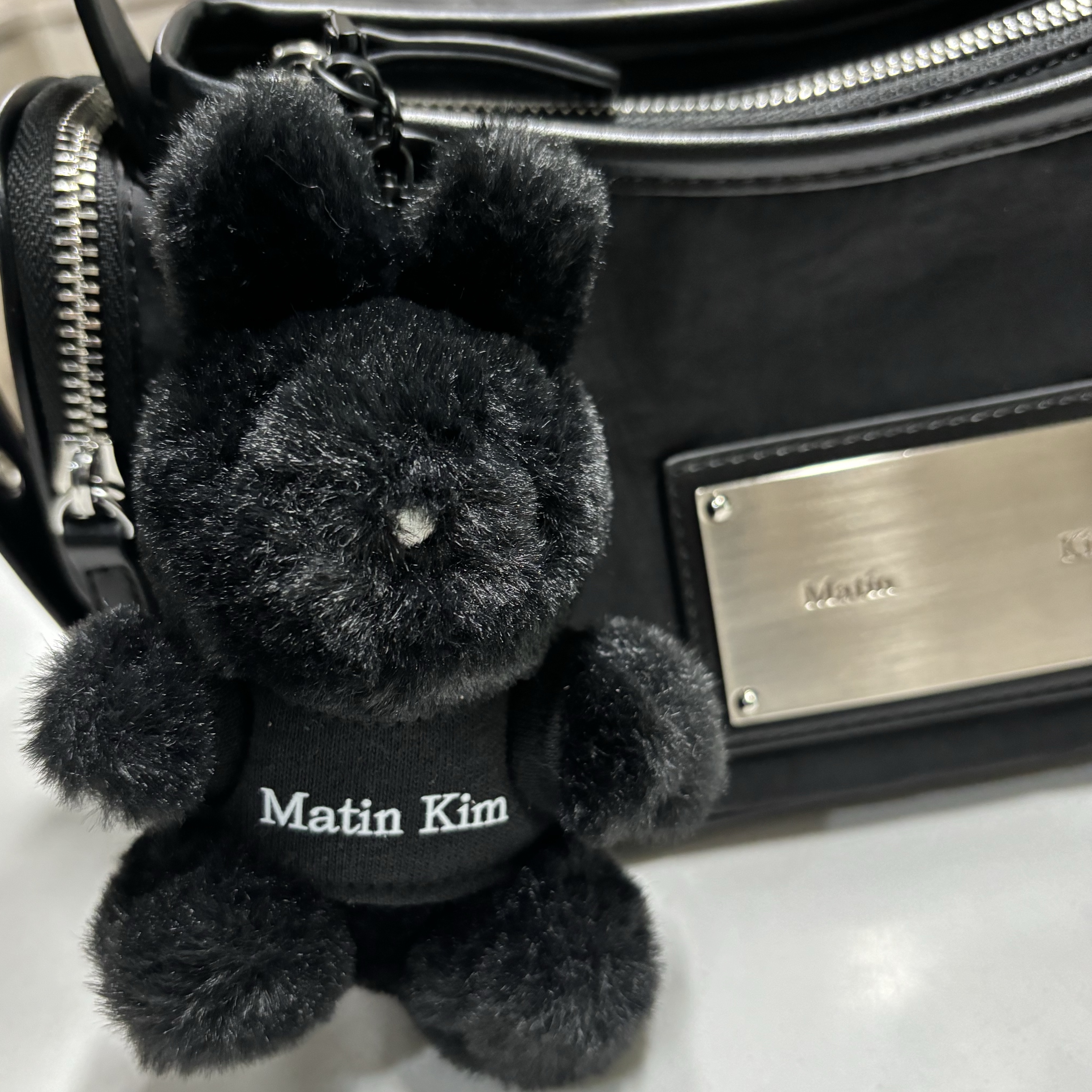 Matin Kim Black Bunny Toy Keyring Black, Matin Kim Madeleine Round Bag Black 착용 스타일