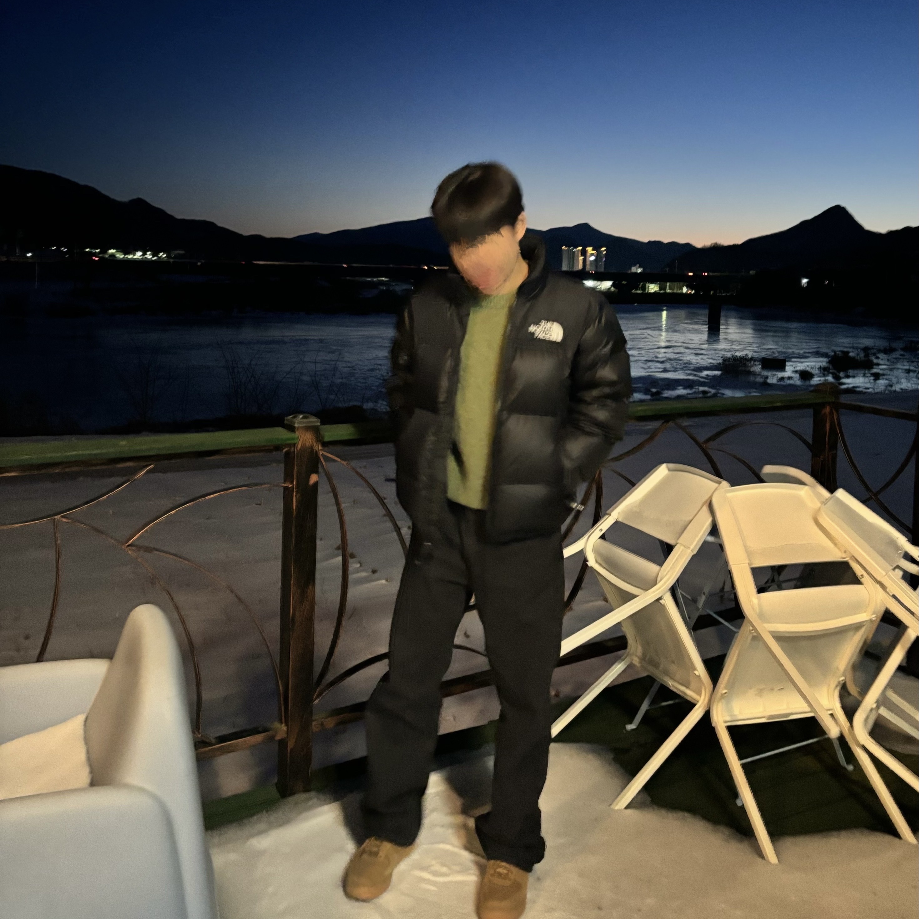 Nike Air Force 1 '07 WB Flax, The North Face 1996 Eco Nuptse Jacket Black 착용 스타일
