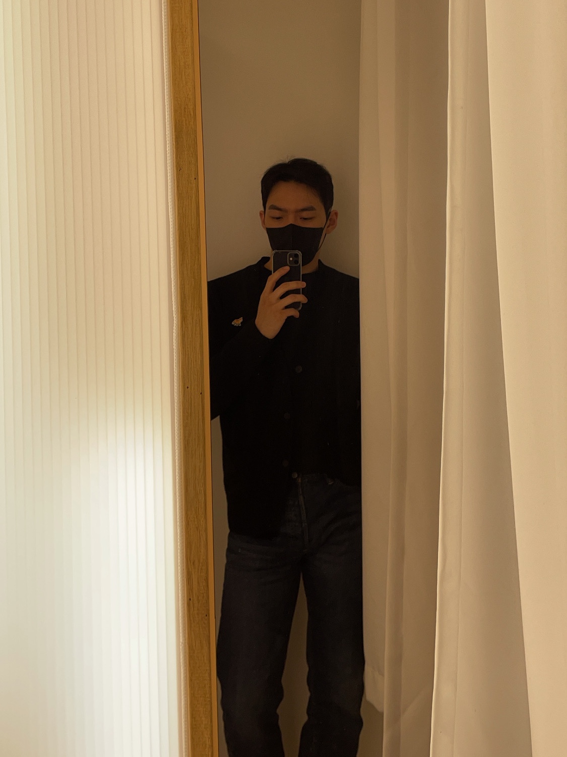 (W) Play Comme des Garcons Black Heart Button Up Shirt White, Golden Goose Stardan Total White Sneakers 착용 스타일 - 5