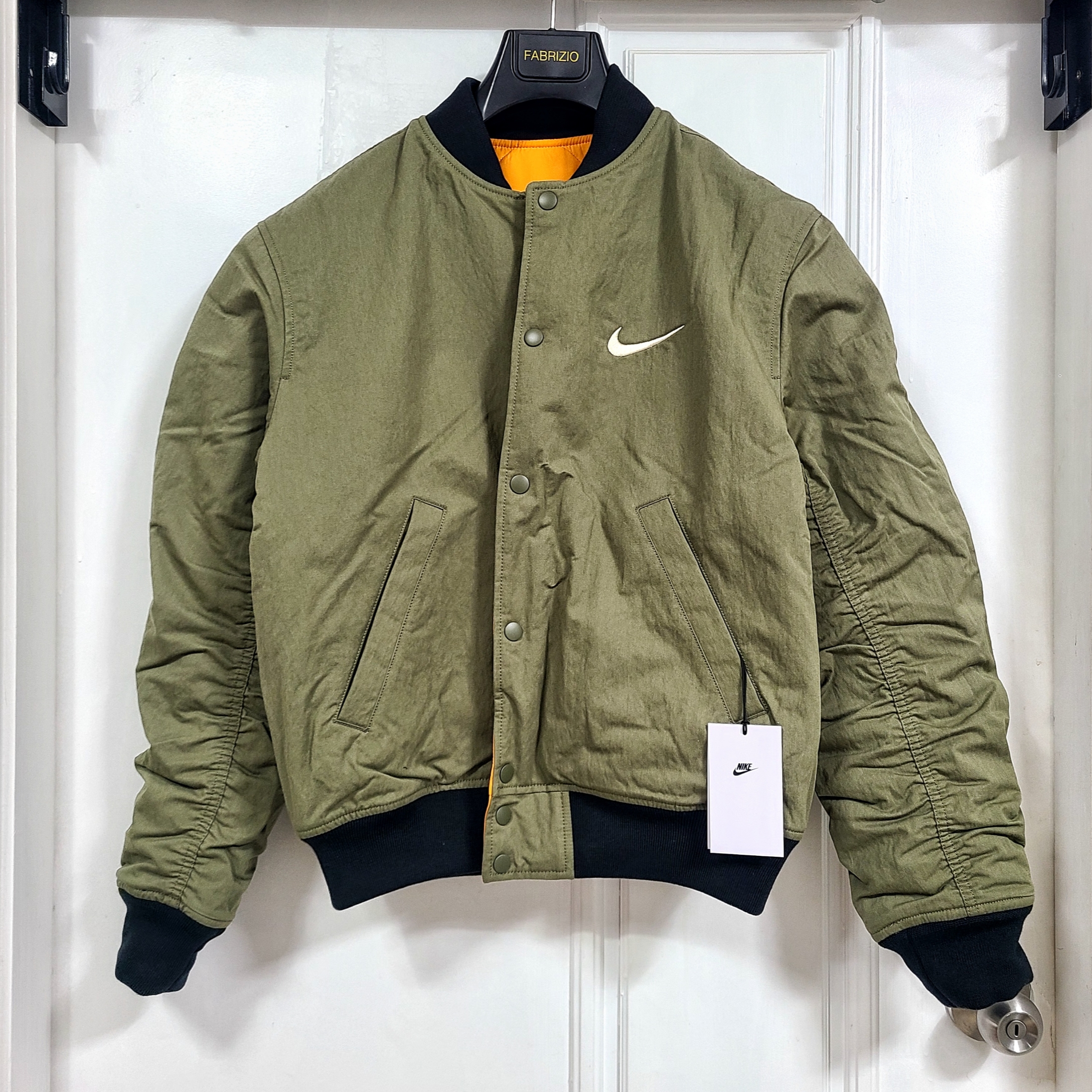 Nike x Stussy Reversible Jacket Medium Olive (FJ9153-222) 착용 스타일 - 2