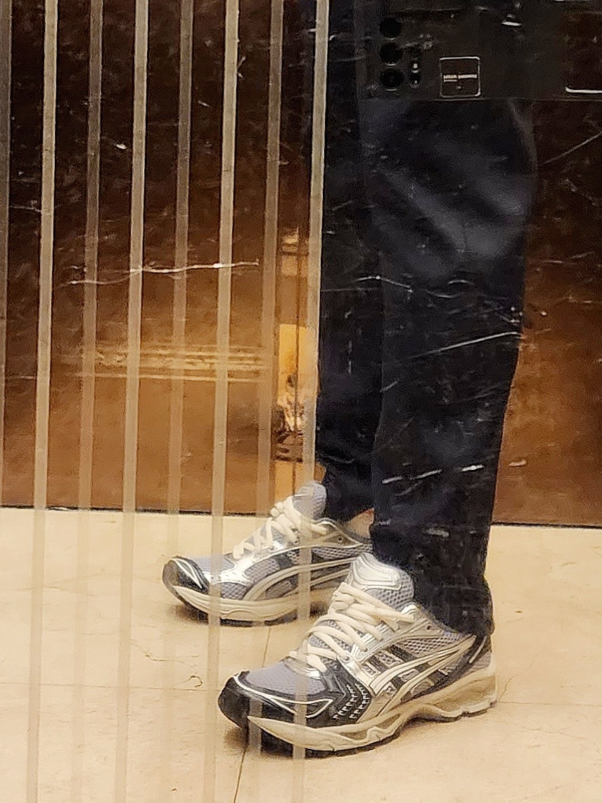 Asics Gel-Kayano 14 Black Glacier Grey 착용 스타일