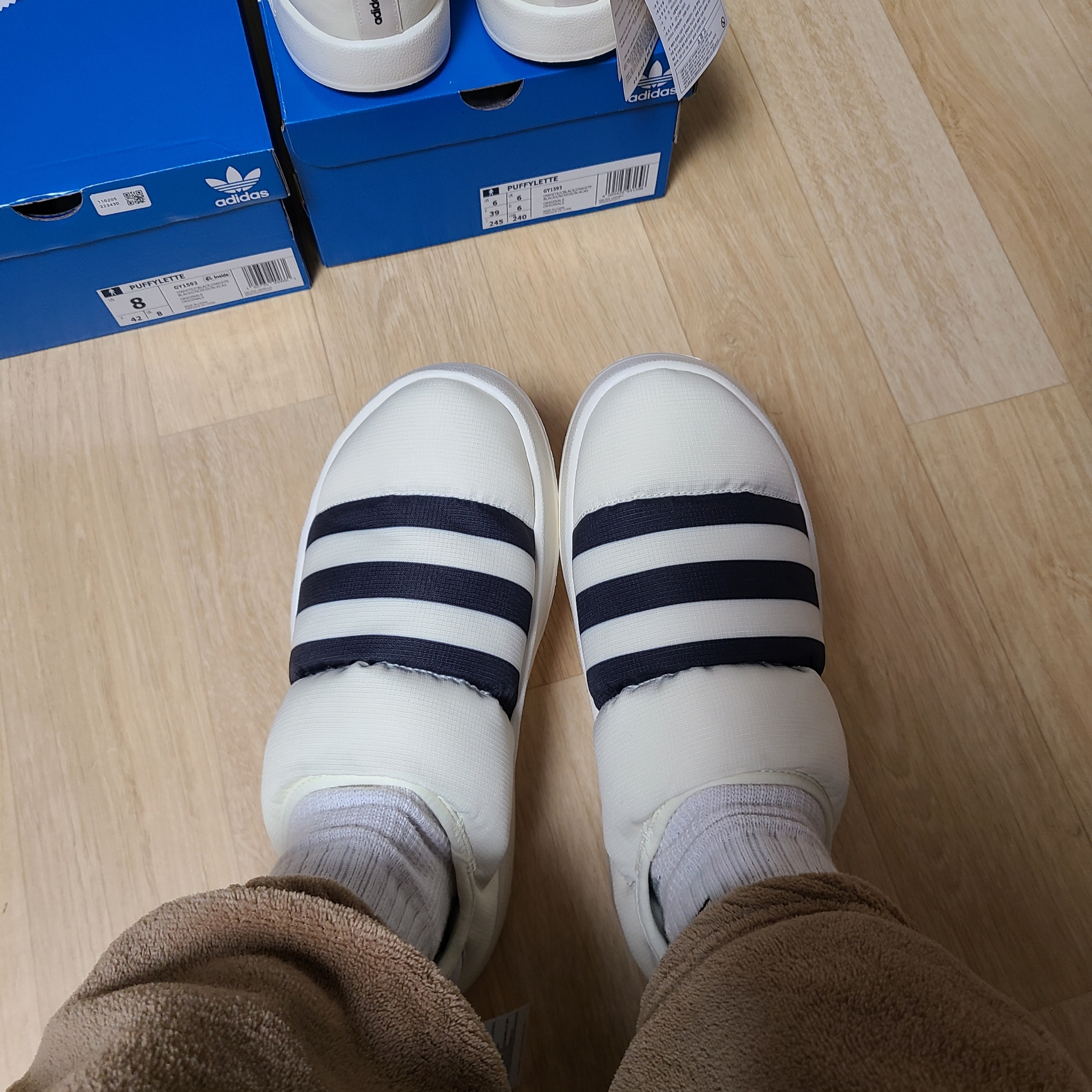 Adidas Puffylette Off White 착용 스타일