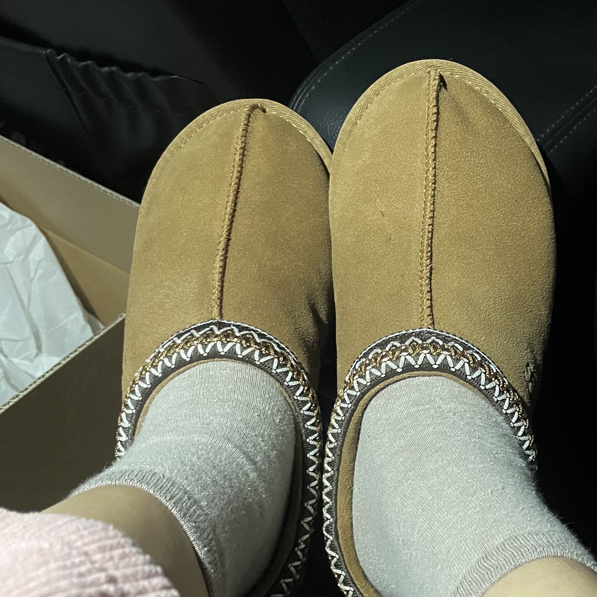 (W) UGG Tasman Slipper Chestnut 착용 스타일