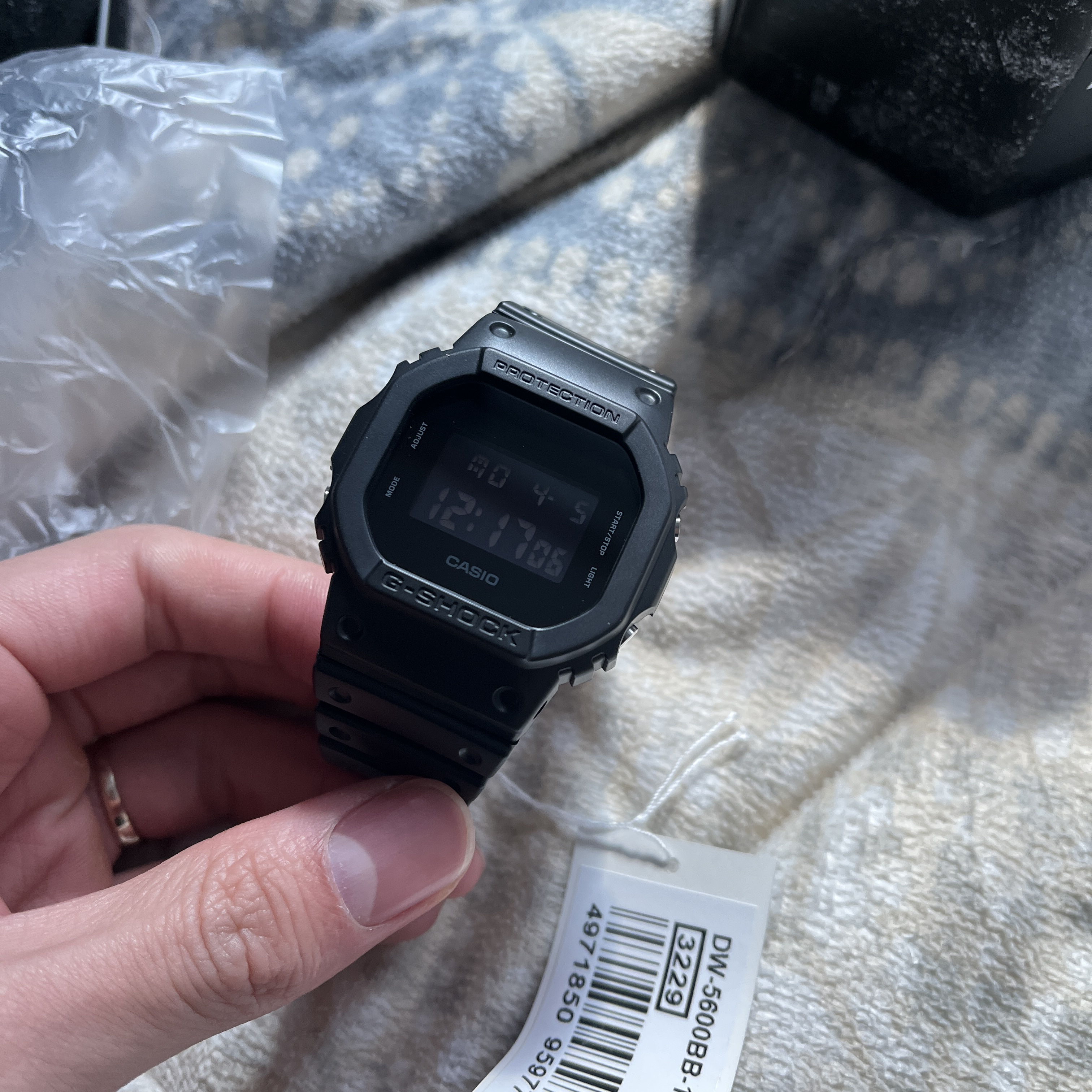 Casio G-Shock DW-5600BB-1 착용 스타일 - 2