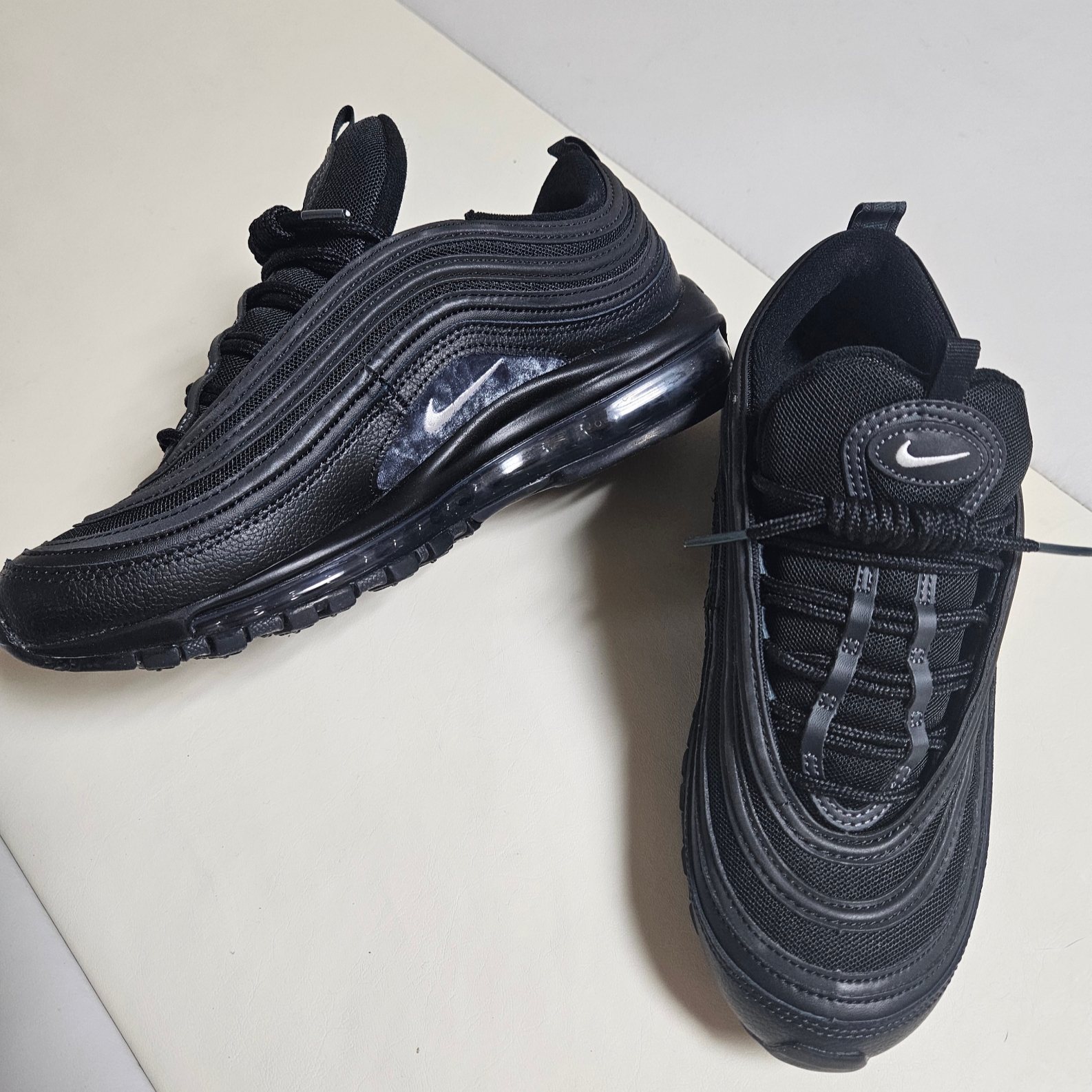 Nike Air Max 97 Black White Anthracite 착용 스타일 - 4