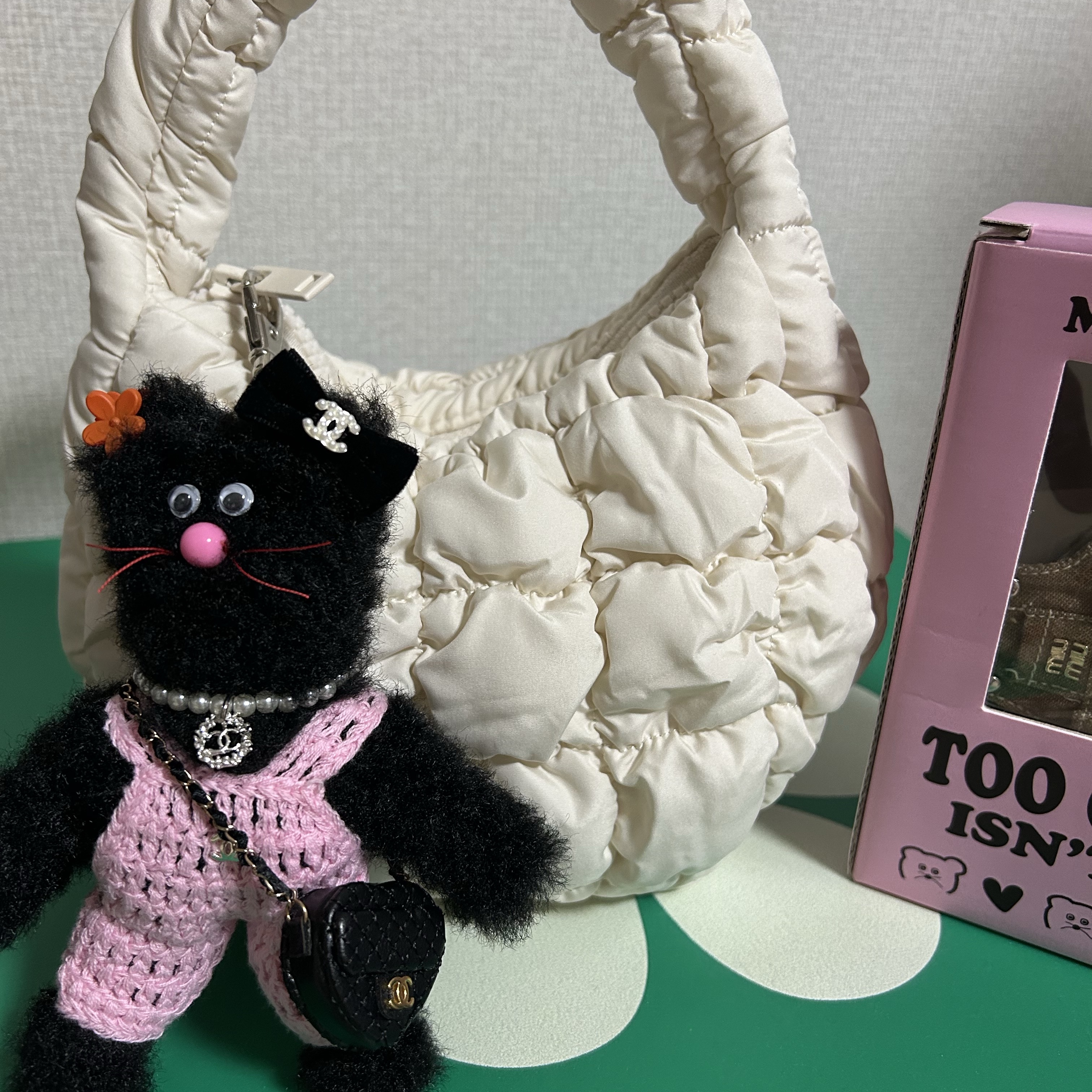 COS Quilted Micro Bag Off White 착용 스타일